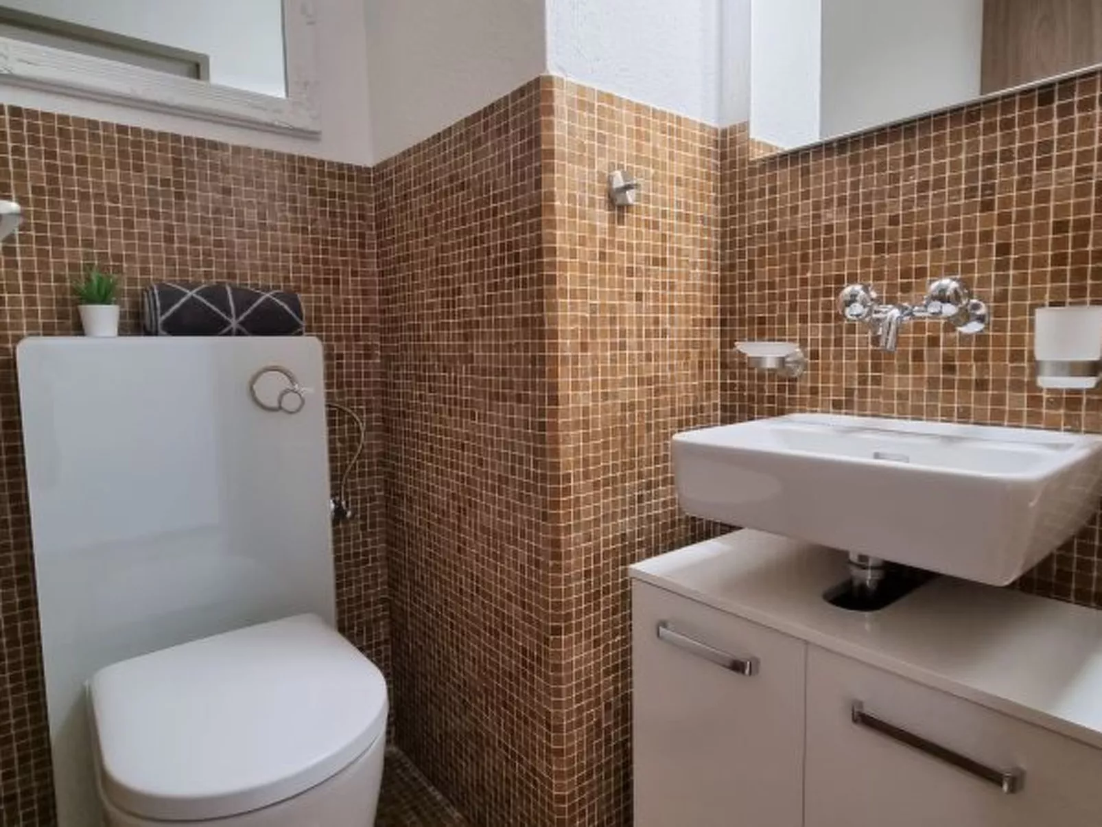 Alpine Retreat & Sauna - Inside