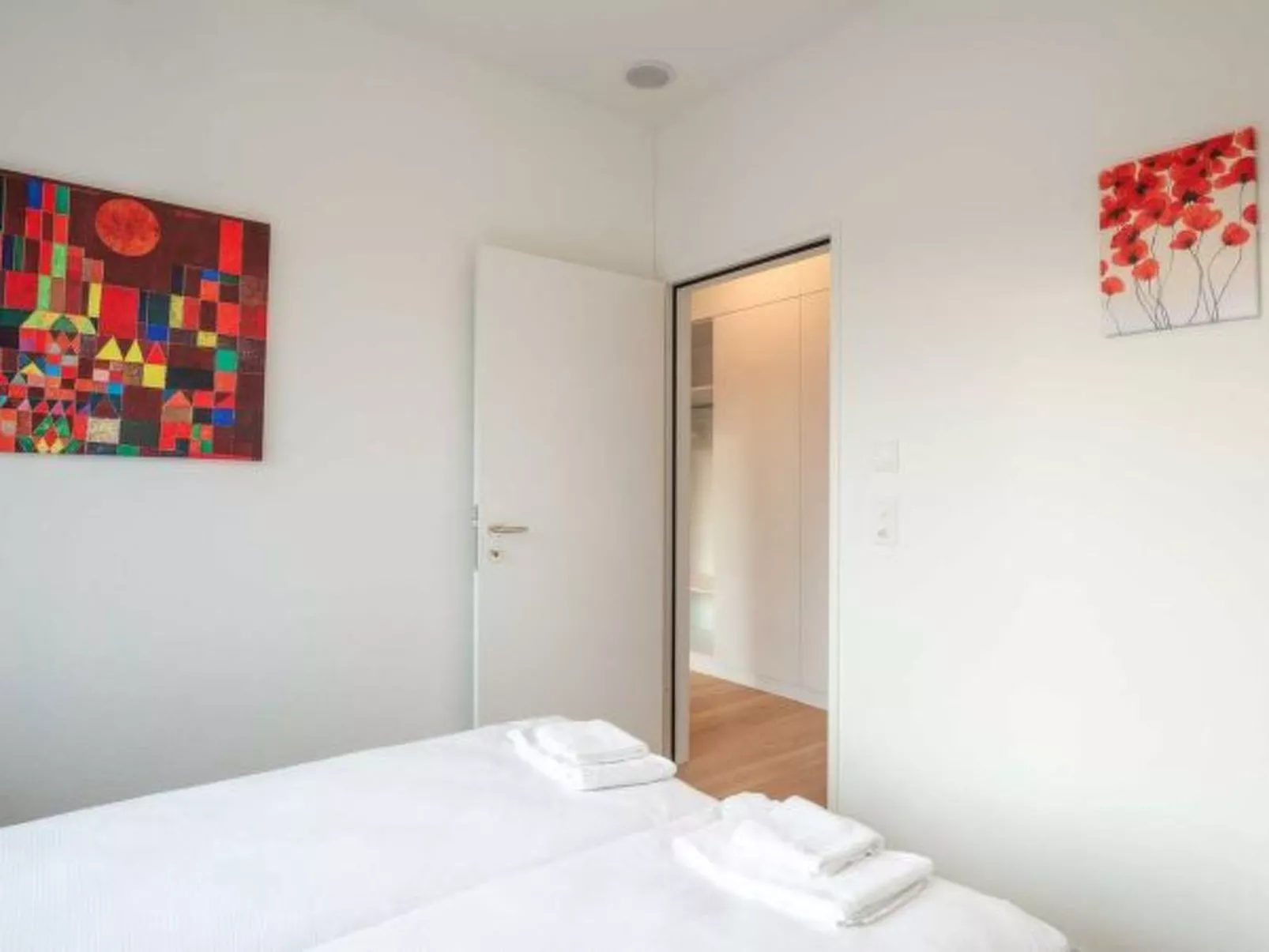 ZH Red 5 - Letzigrund HITrental Apartment - Dedans