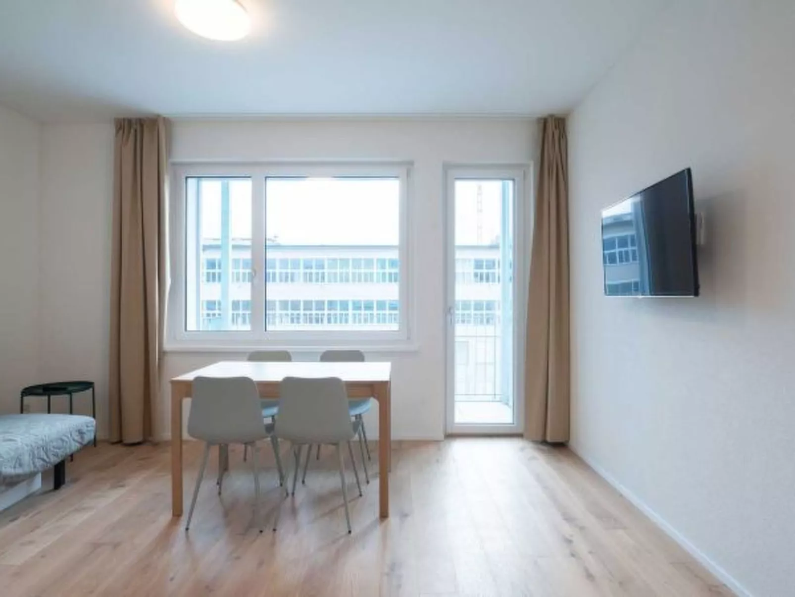 ZH Yellow 3 - Letzigrund HITrental Apartment - Dedans