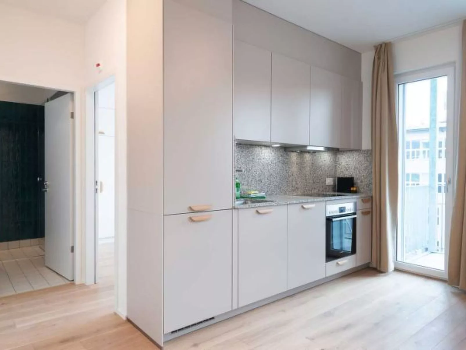 ZH Red 4 - Letzigrund HITrental Apartment - Drinnen