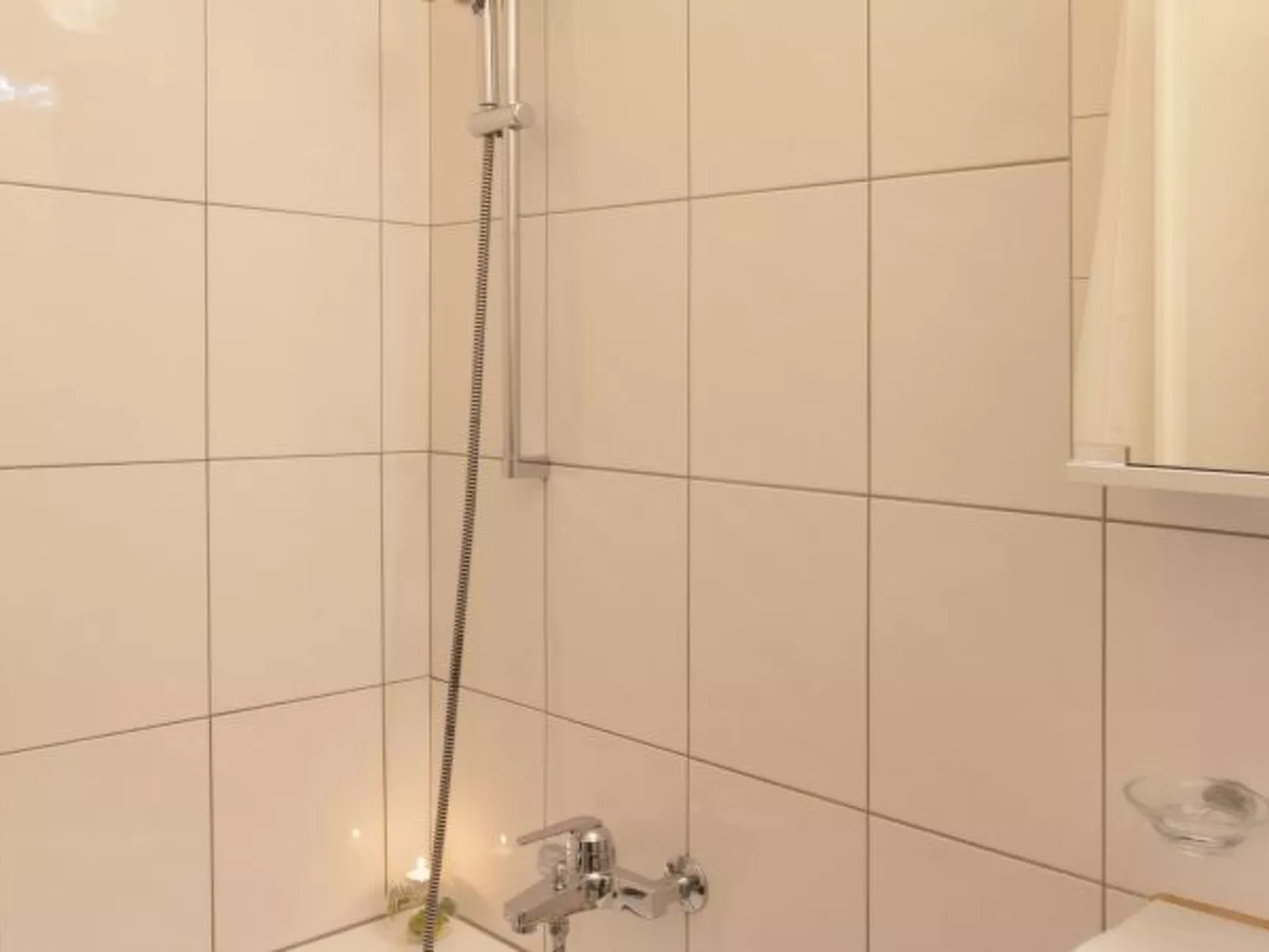 ZH Bellevue 3 - HITrental Seefeld Apartment - Drinnen