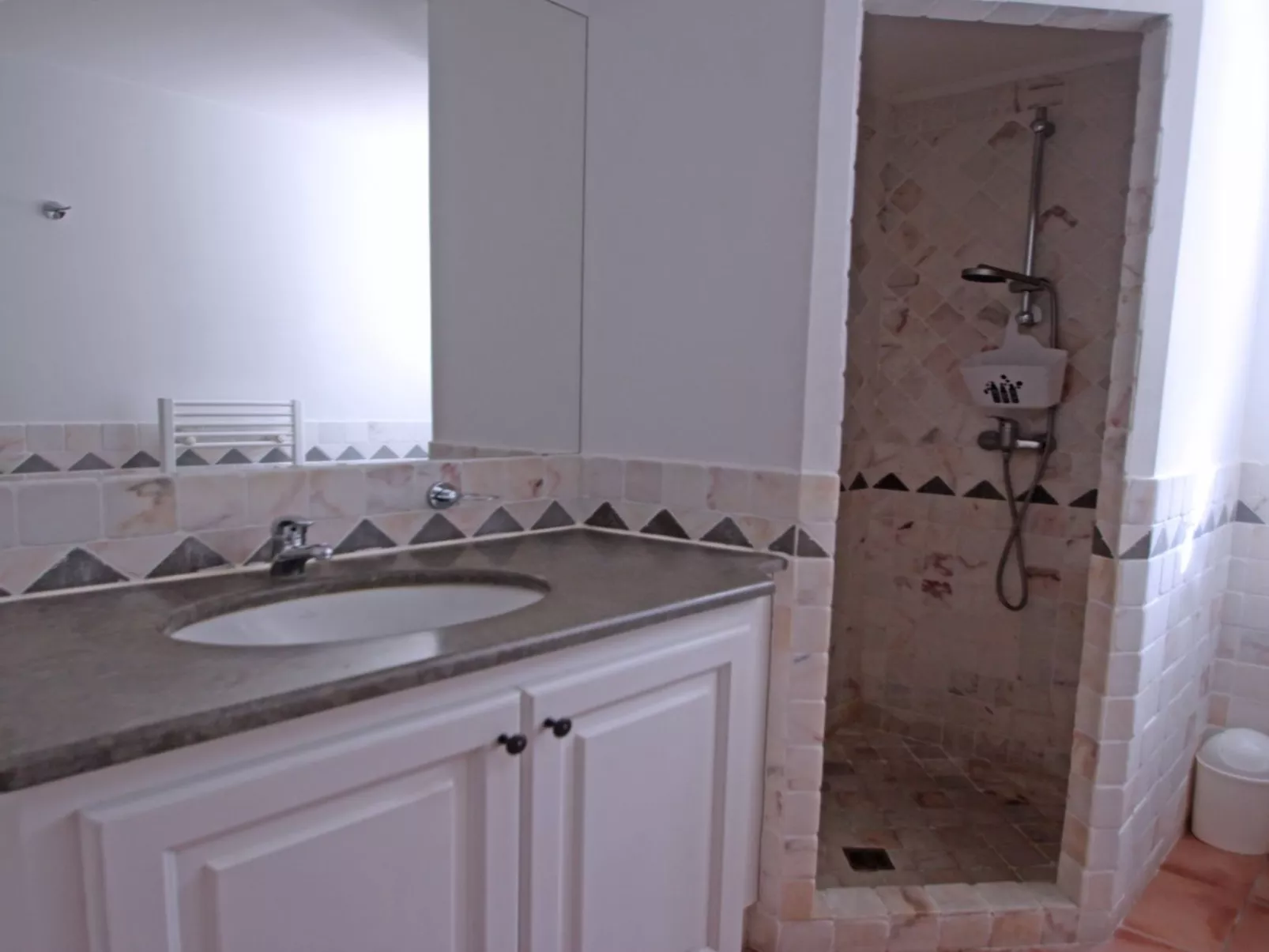 Villa T4 - 6 Personen - Privates Schwimmbad - WiFi - Klimaanlage - Sainte Maxim - Dedans