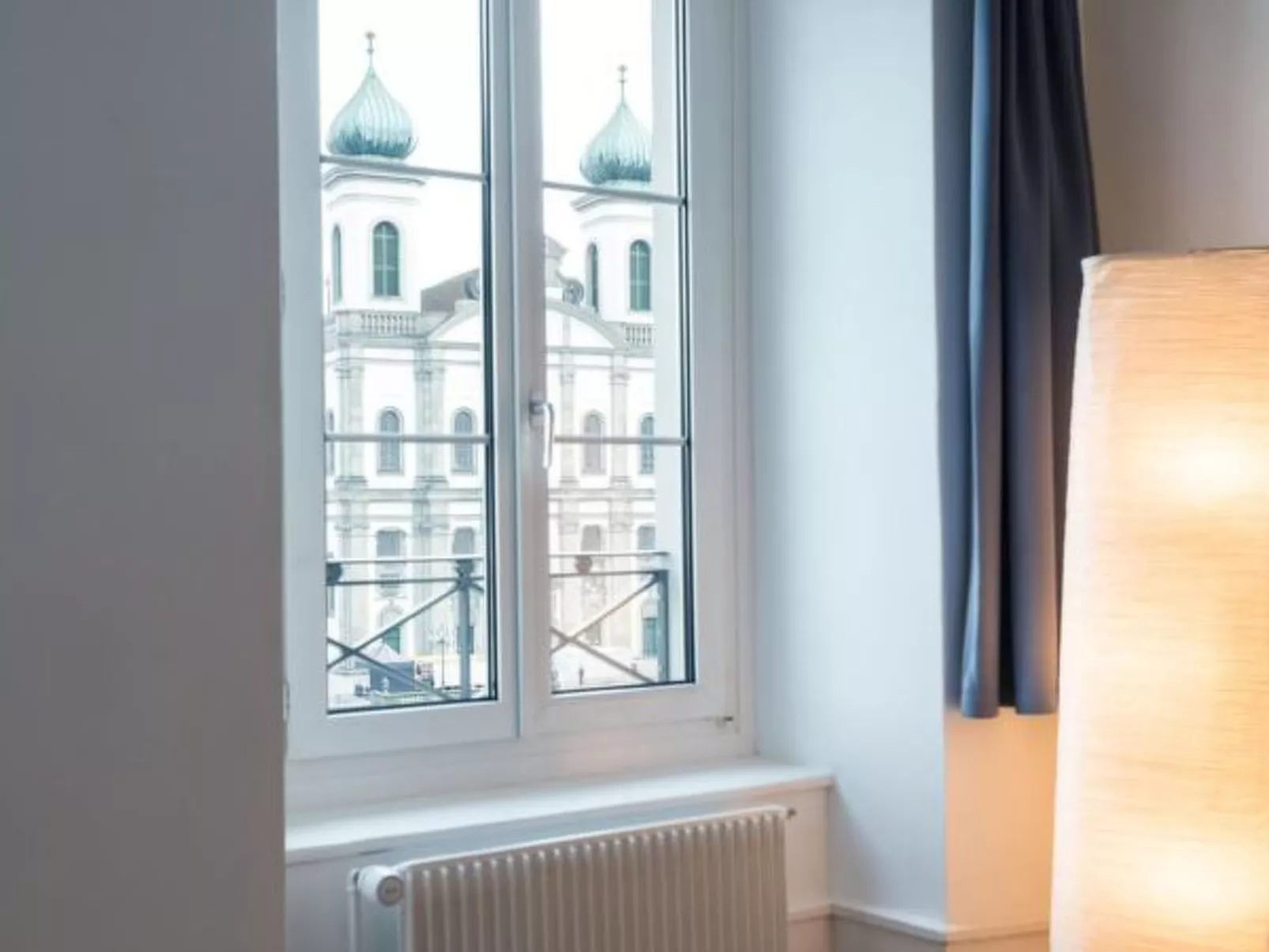 LU Saturn ll - Chapel Bridge HITrental Apartment - Inside