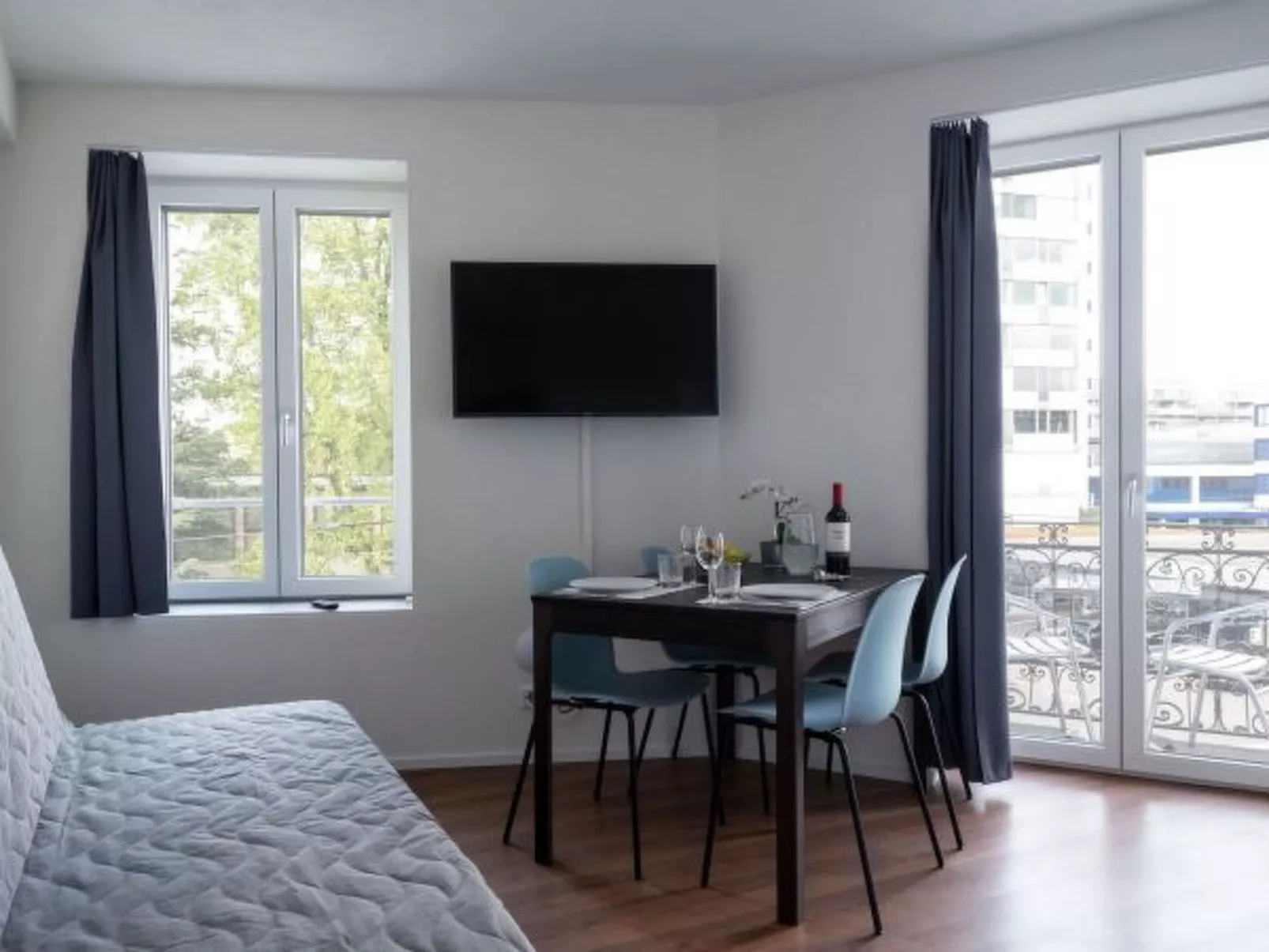 ZH Tiger I - Altstetten HITrental Apartment - Drinnen