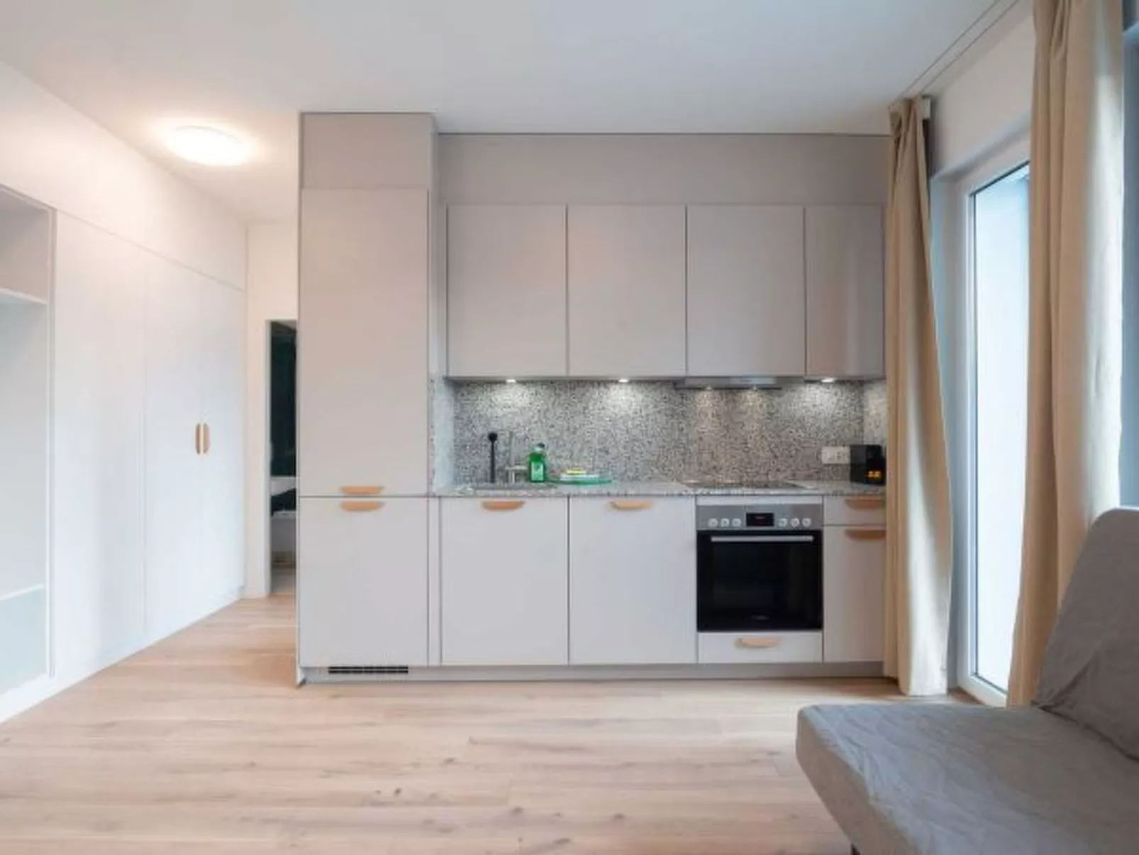 ZH Red 4 - Letzigrund HITrental Apartment - Drinnen