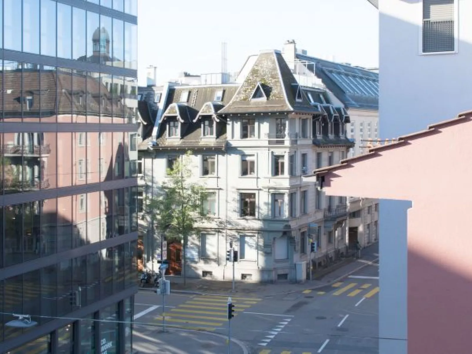 ZH Bellevue 3 - HITrental Seefeld Apartment - Draußen