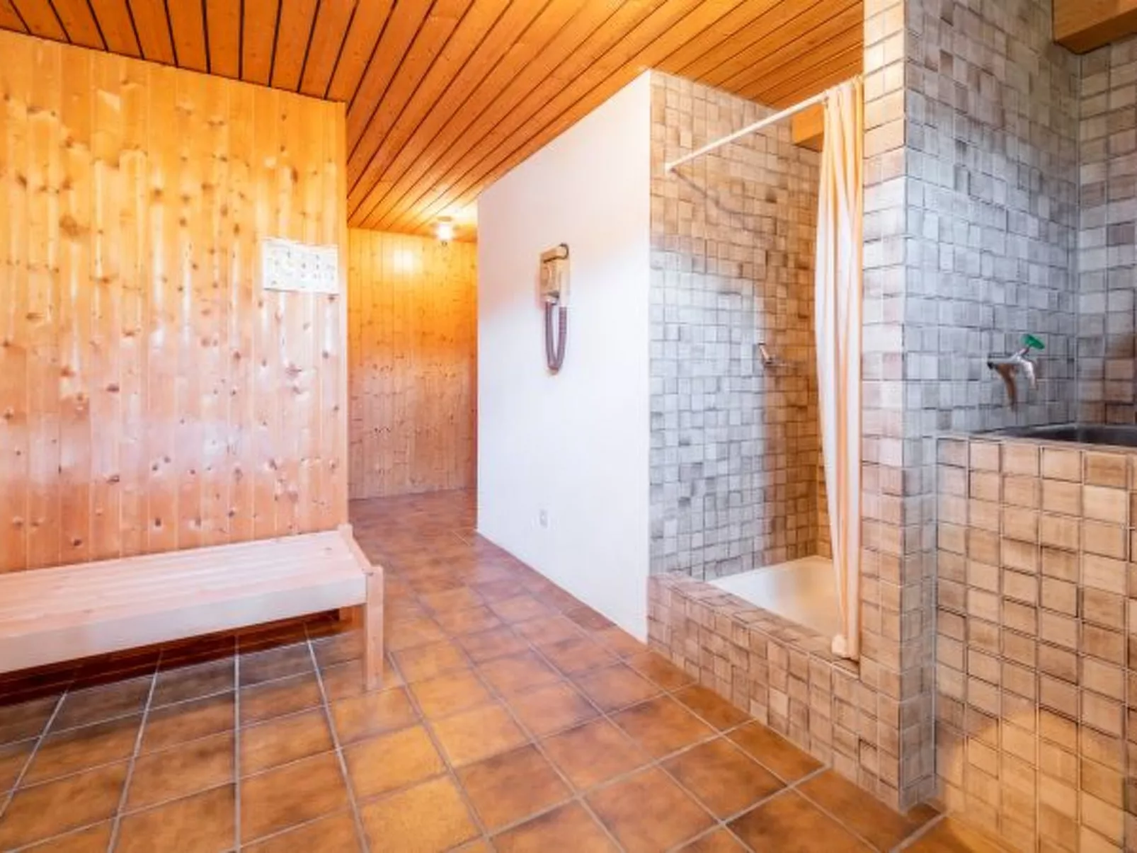 COCOON-LAAX - Inside