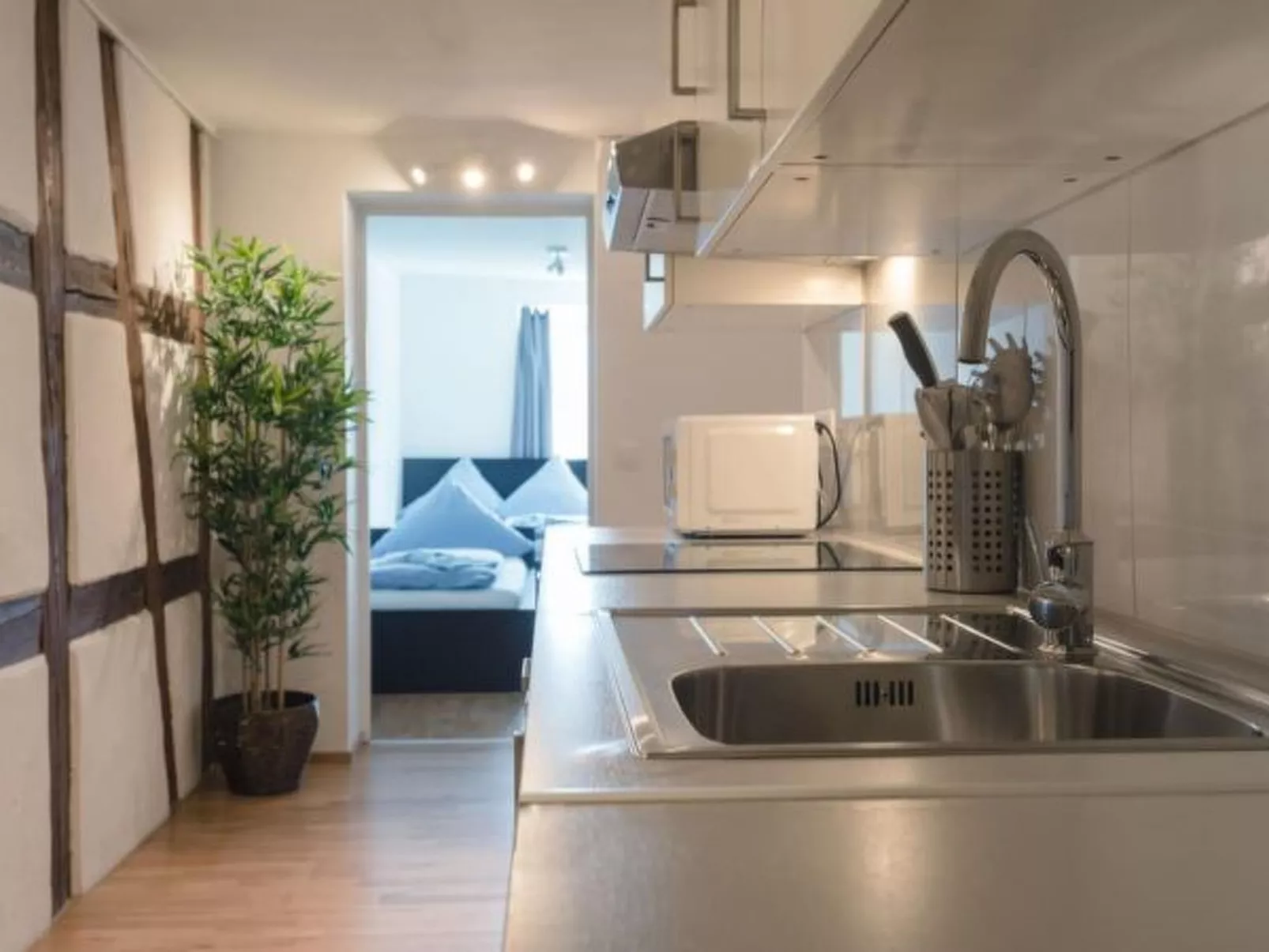 LU Jupiter lll - Chapel Bridge HITrental Apartment - Inside