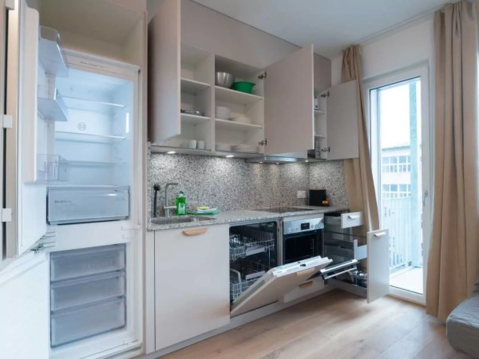 ZH Red 4 - Letzigrund HITrental Apartment - Drinnen