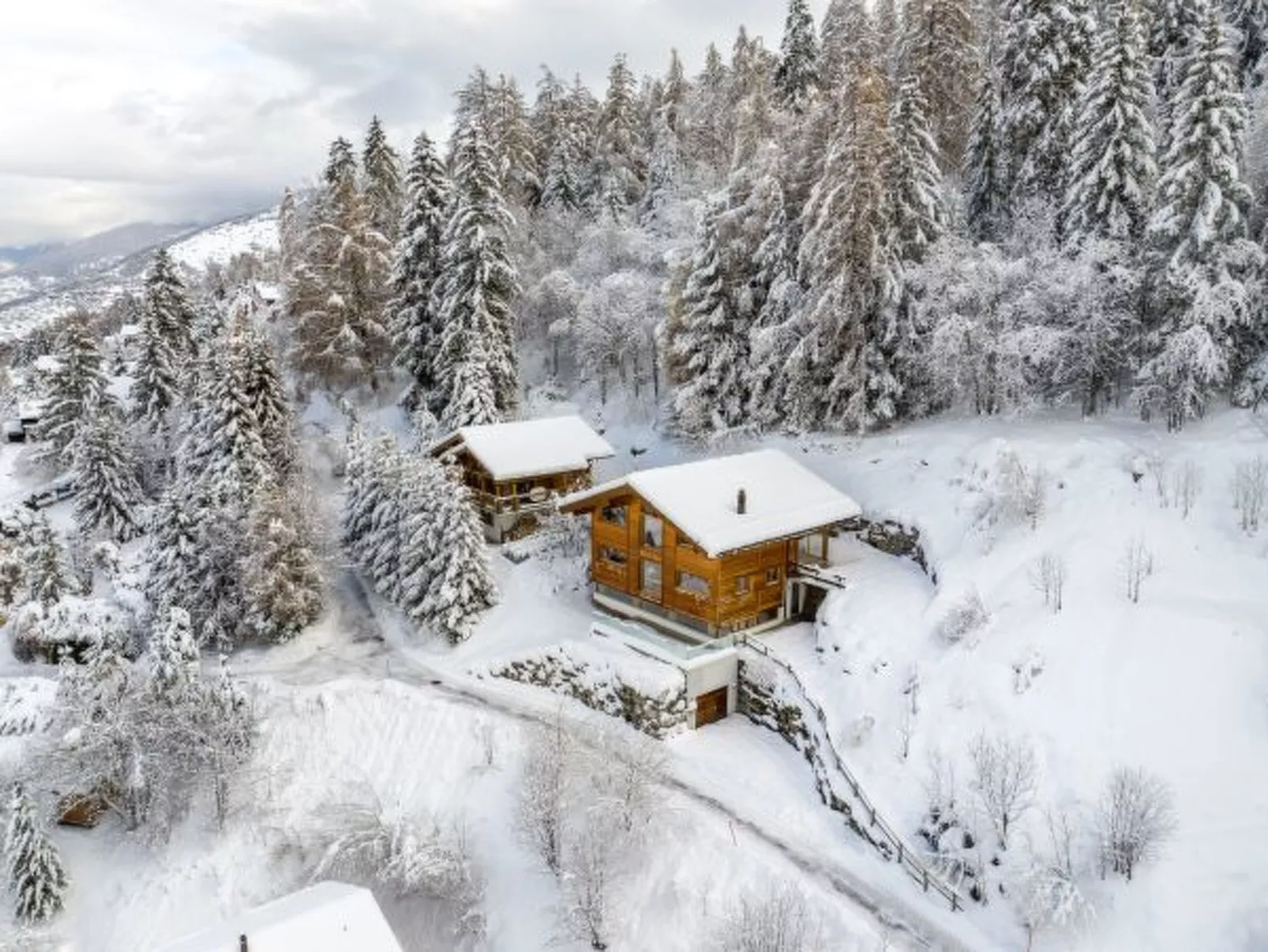 Above the Clouds - spacious chalet with great view - Draußen