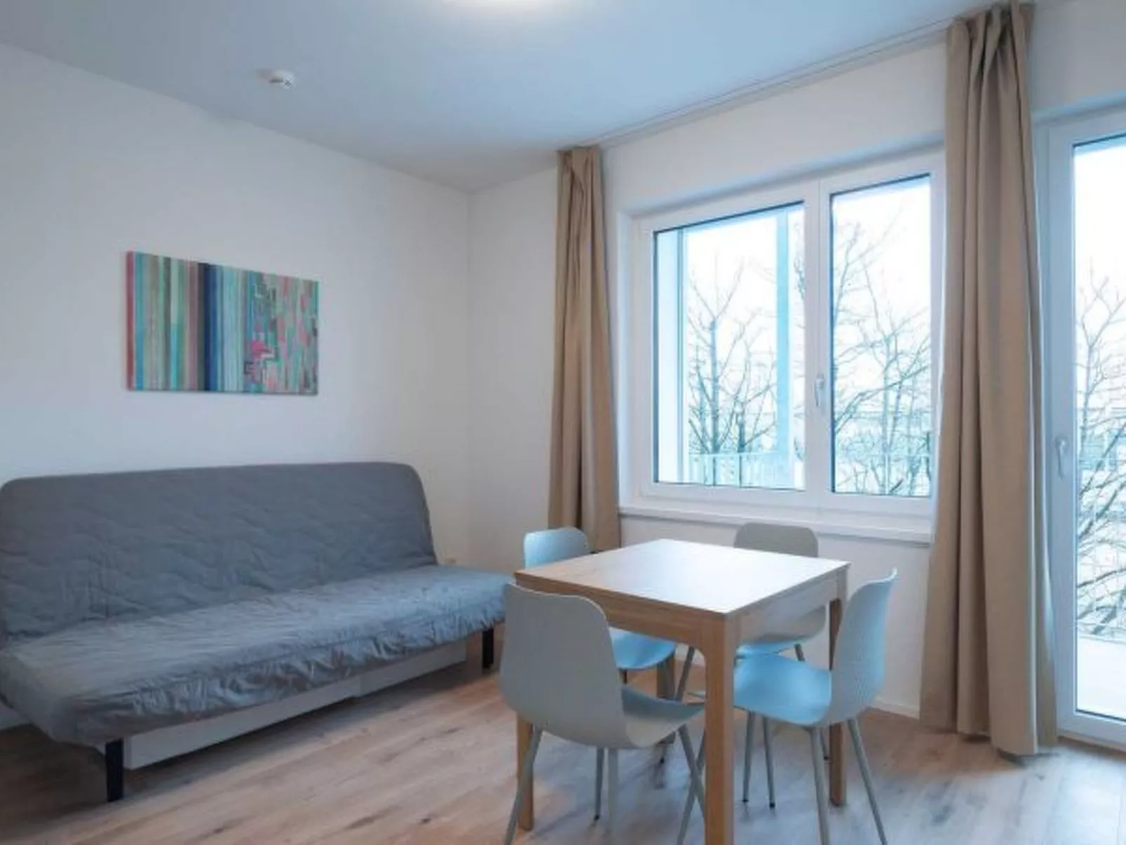 ZH Green 4 - Letzigrund HITrental Apartment - Drinnen