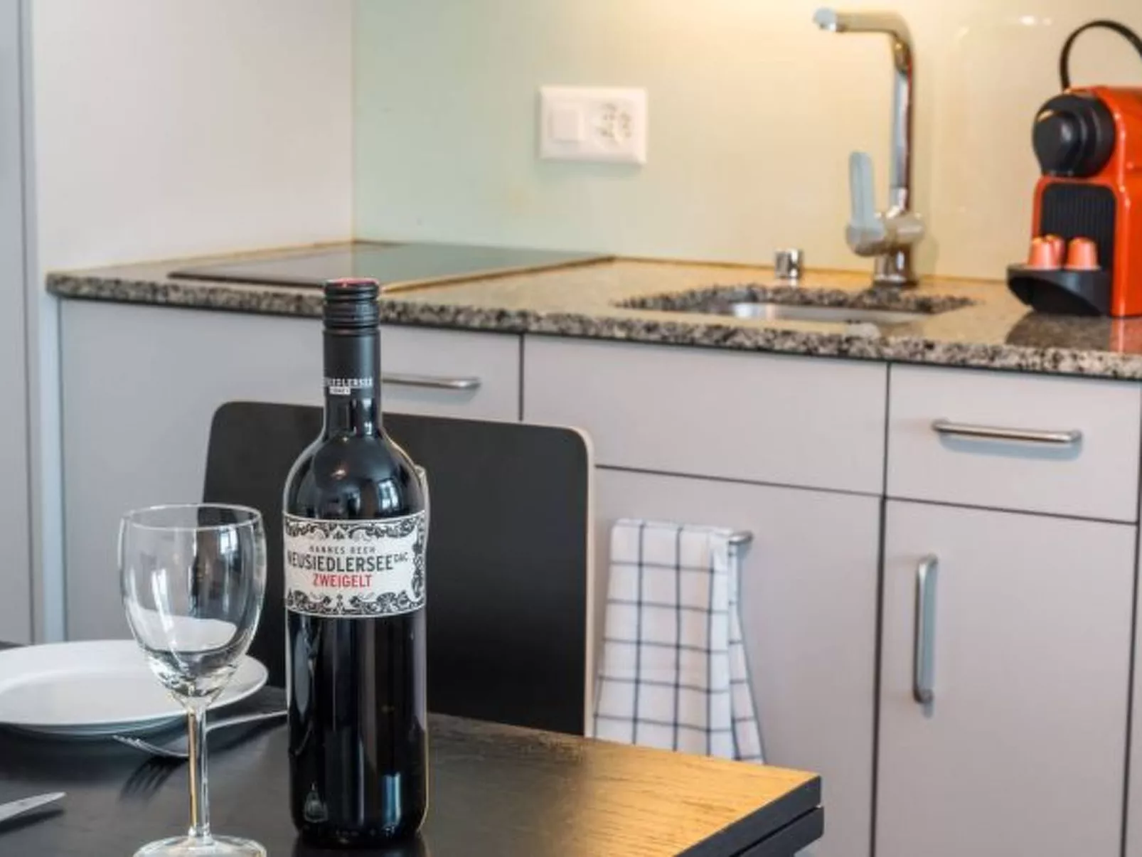 ZH Gasse 2 – HITrental Schmidgasse Apartment - Inside