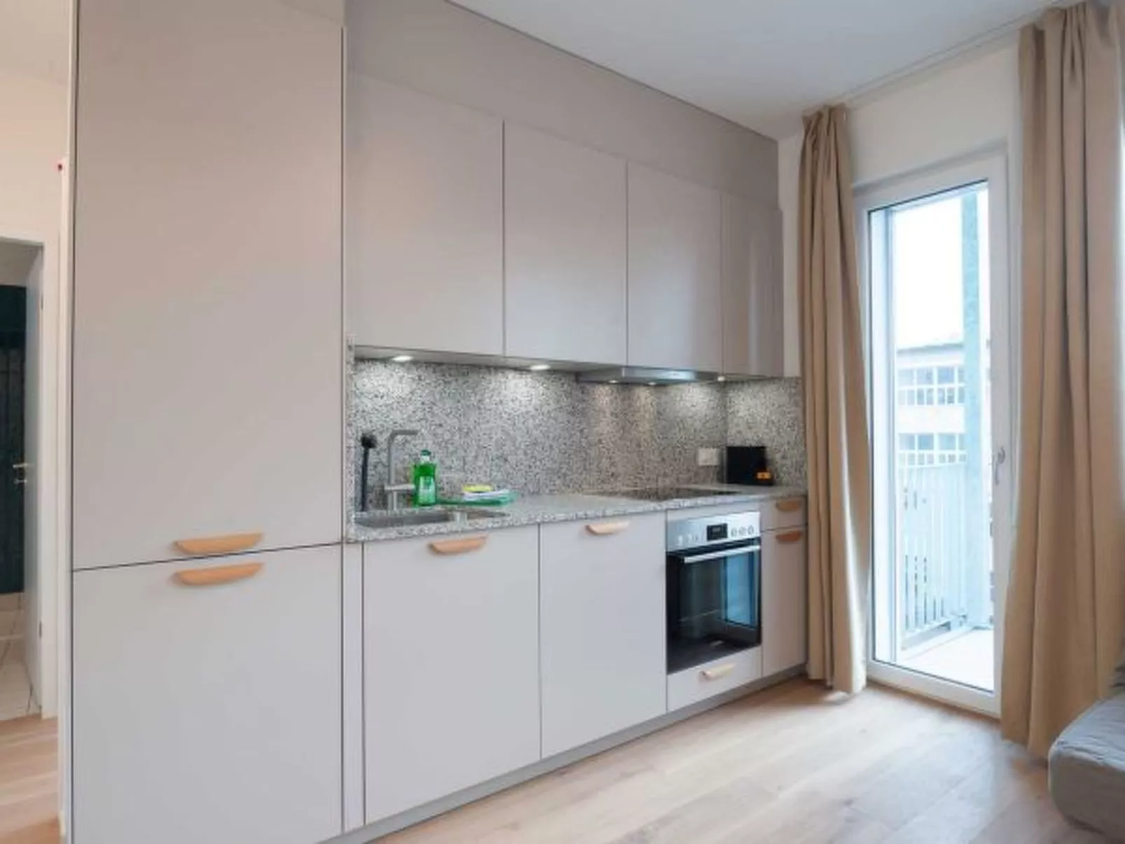 ZH Red 4 - Letzigrund HITrental Apartment - Drinnen