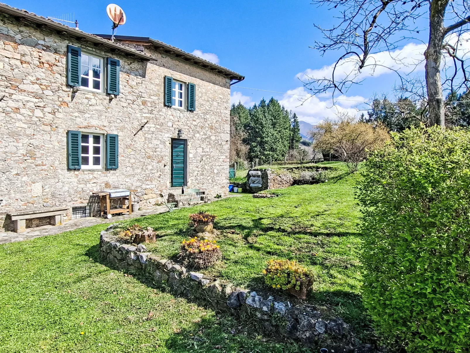 Il Colle di Tiglio - Outside