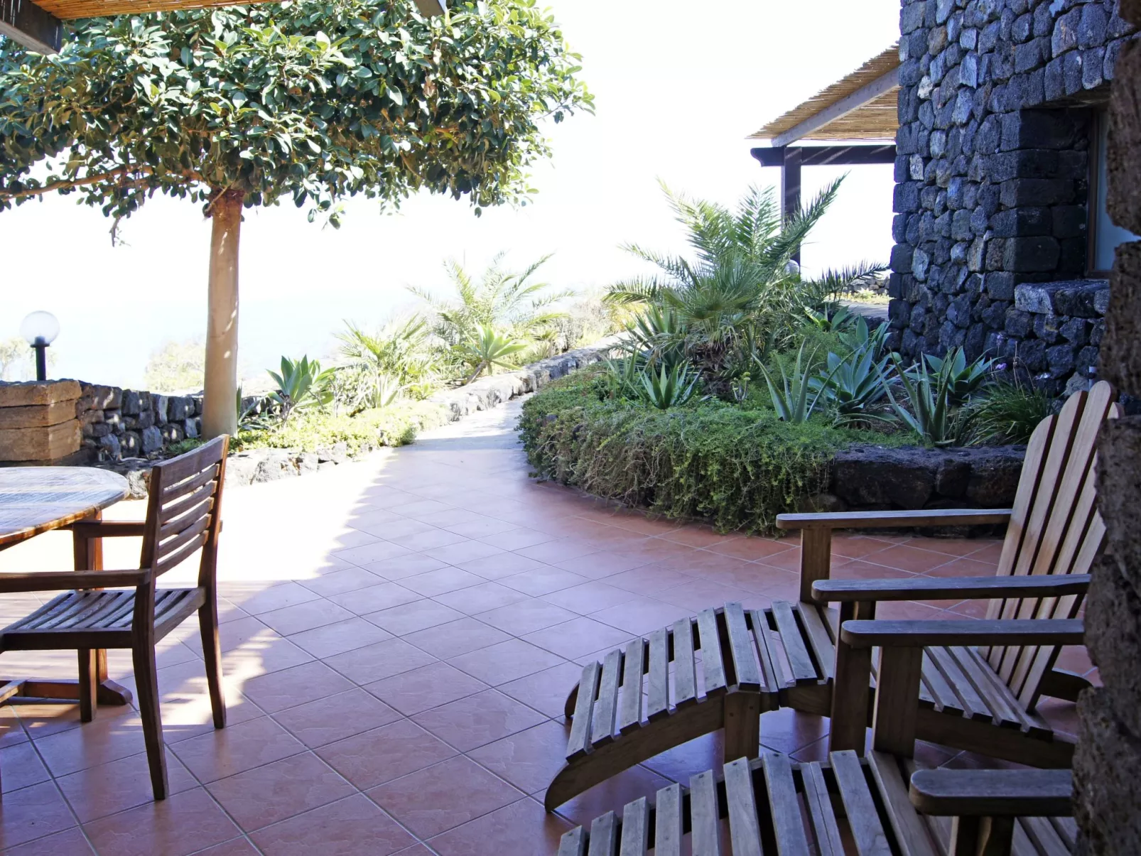 Dammuso mit Terrasse und Meerblick - Outside