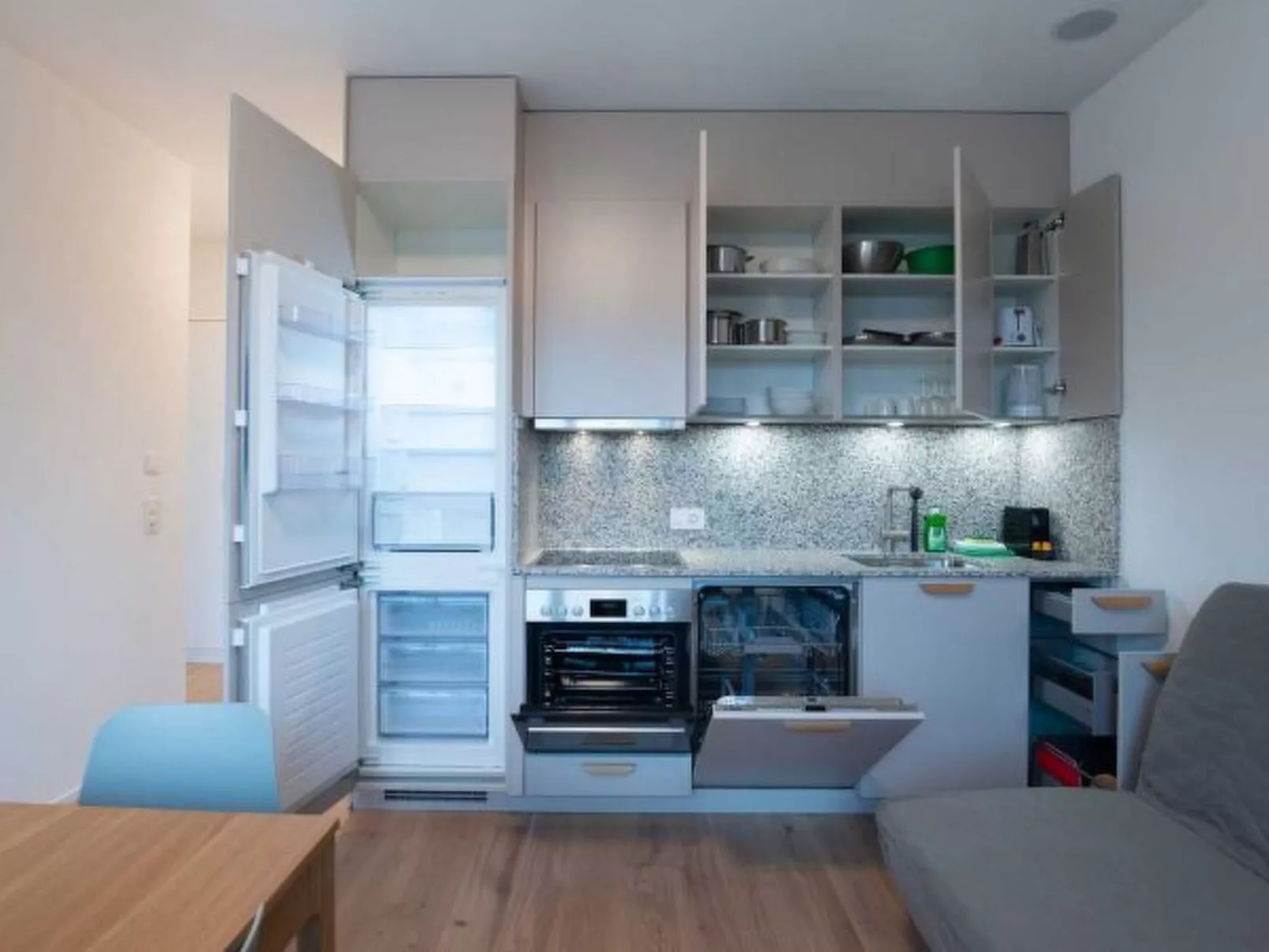 ZH Green 4 - Letzigrund HITrental Apartment - Drinnen