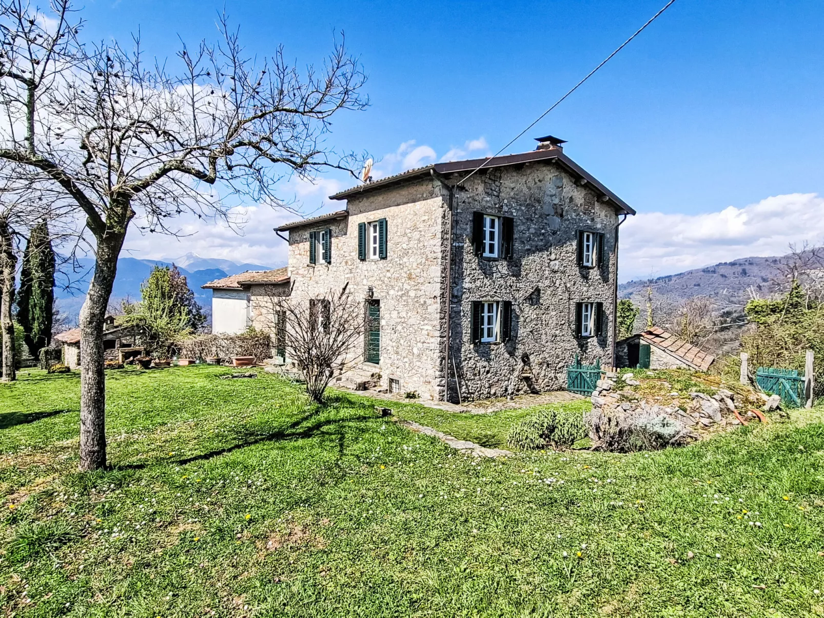 Il Colle di Tiglio - Outside