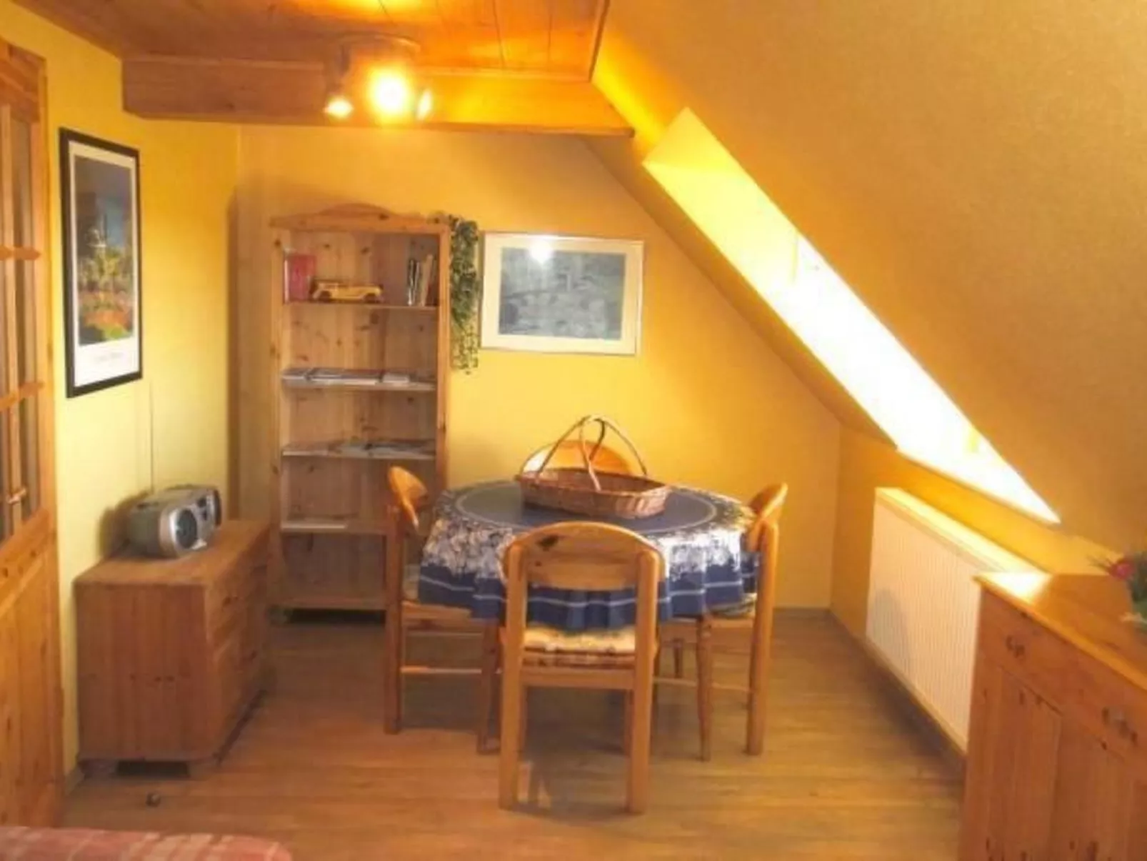 Wohnung in einem reetgedeckten Friesenhaus aus dem Jahr 1860 - Drinnen