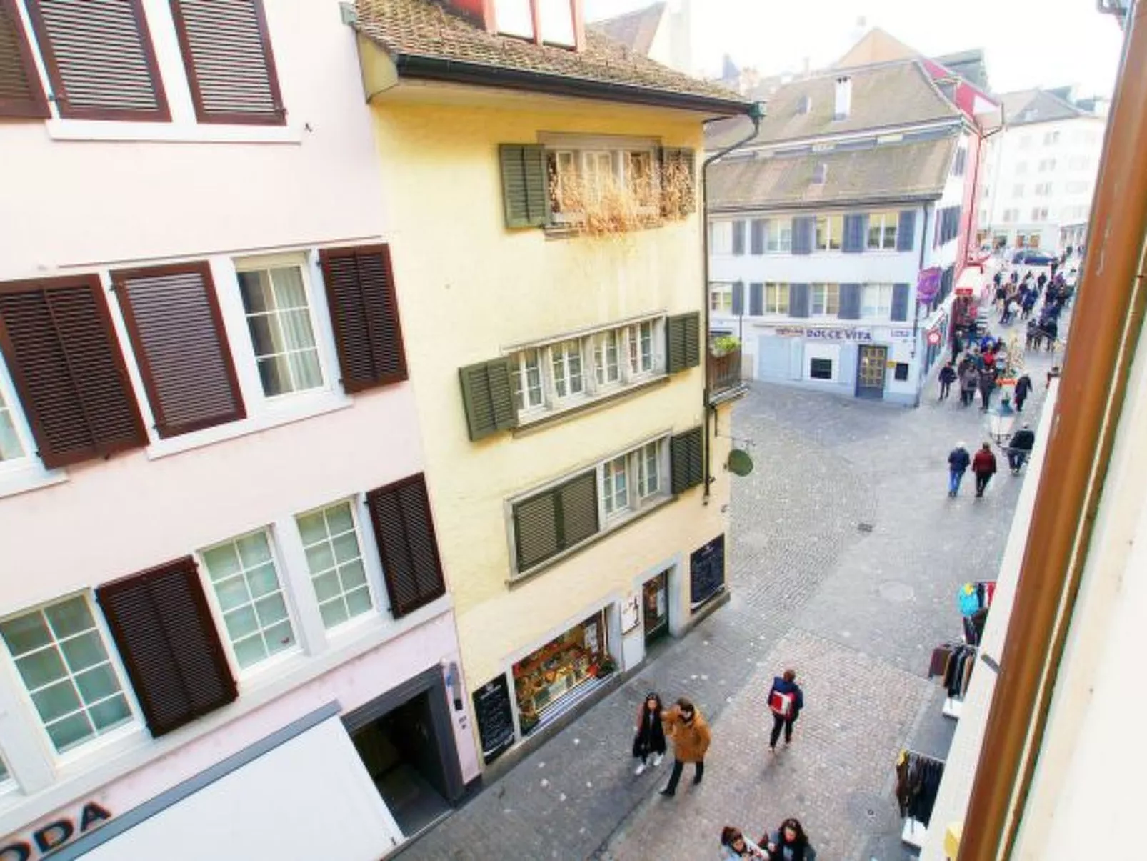 ZH Doerfli 1 - HITrental Apartment - Draußen