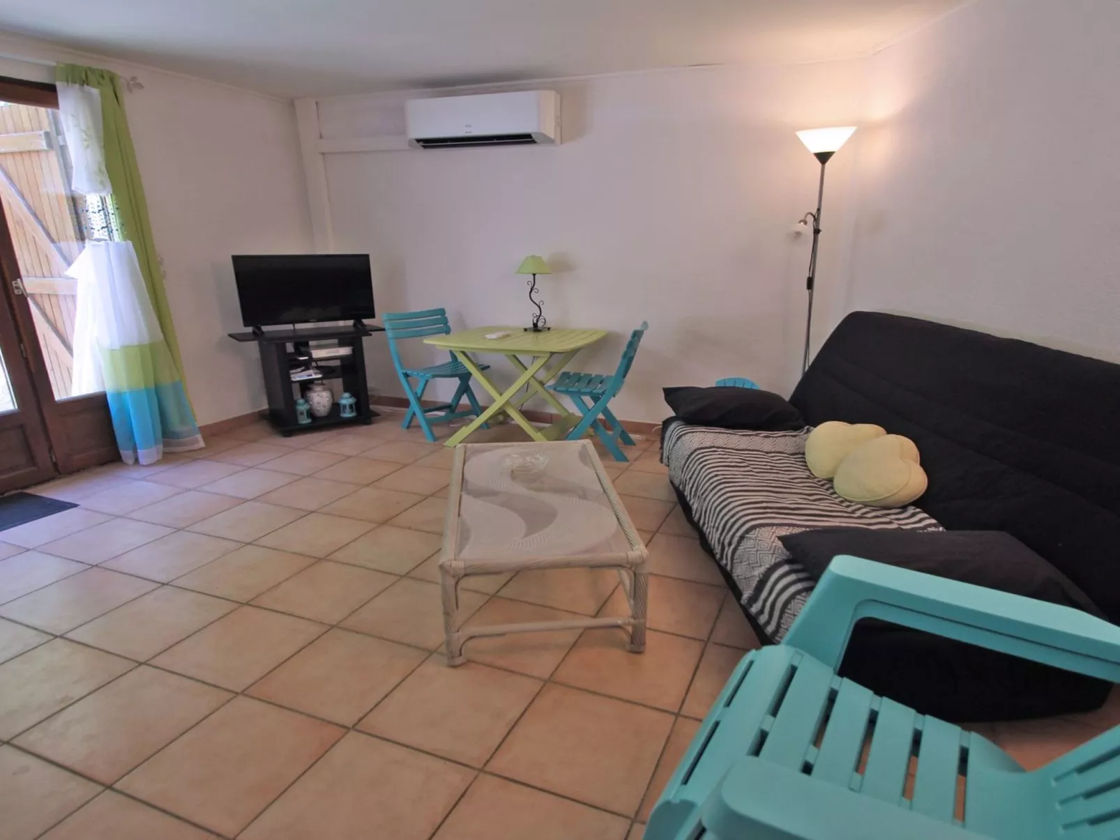 Le Bateau - 4 Personen - Füße im Wasser - Strand - Inside