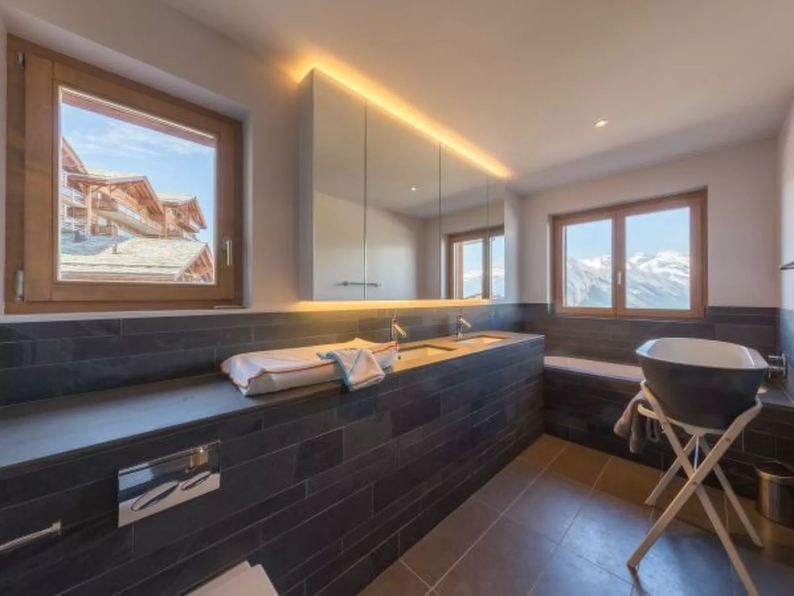 Grimpeur luxury duplex, Spa Access Front Telecabin - Dedans