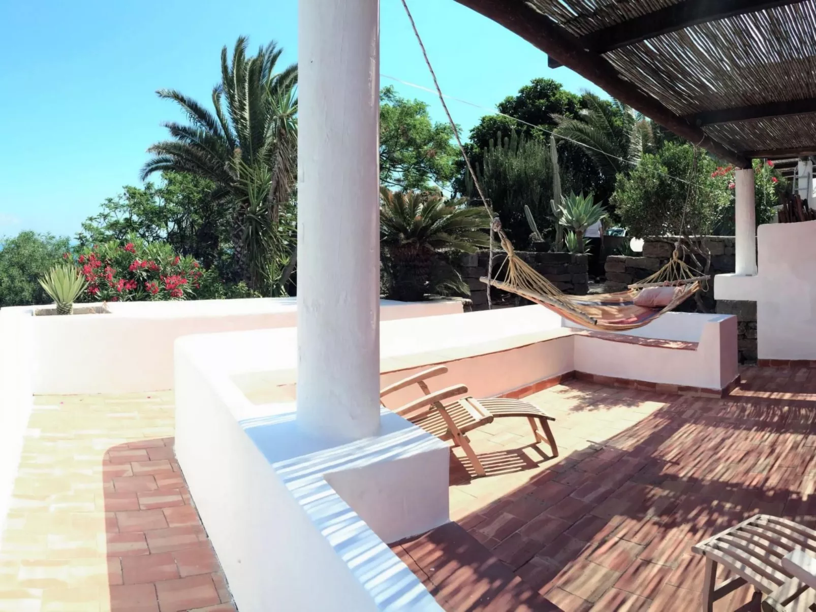 Dammuso mit Terrasse und Meerblick - Outside