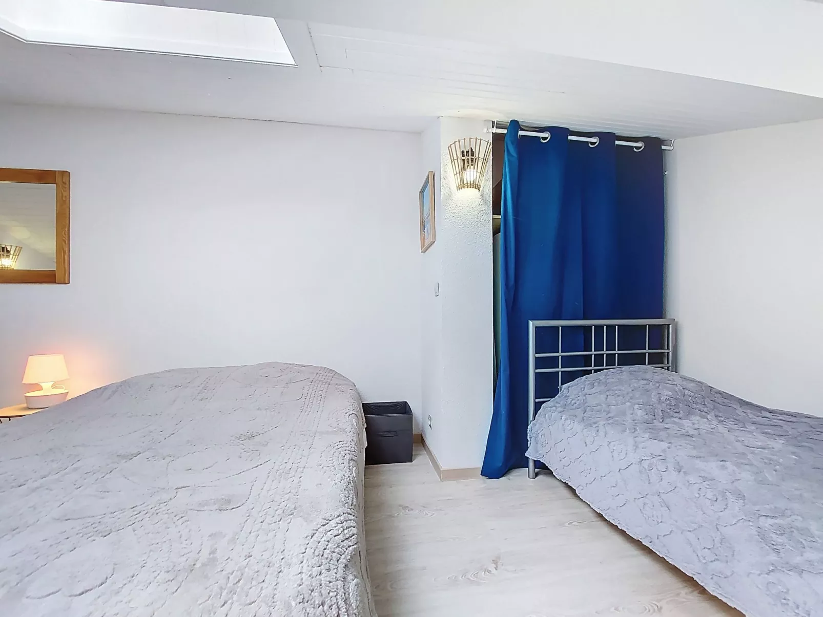 Les Soleils Rouges - Inside