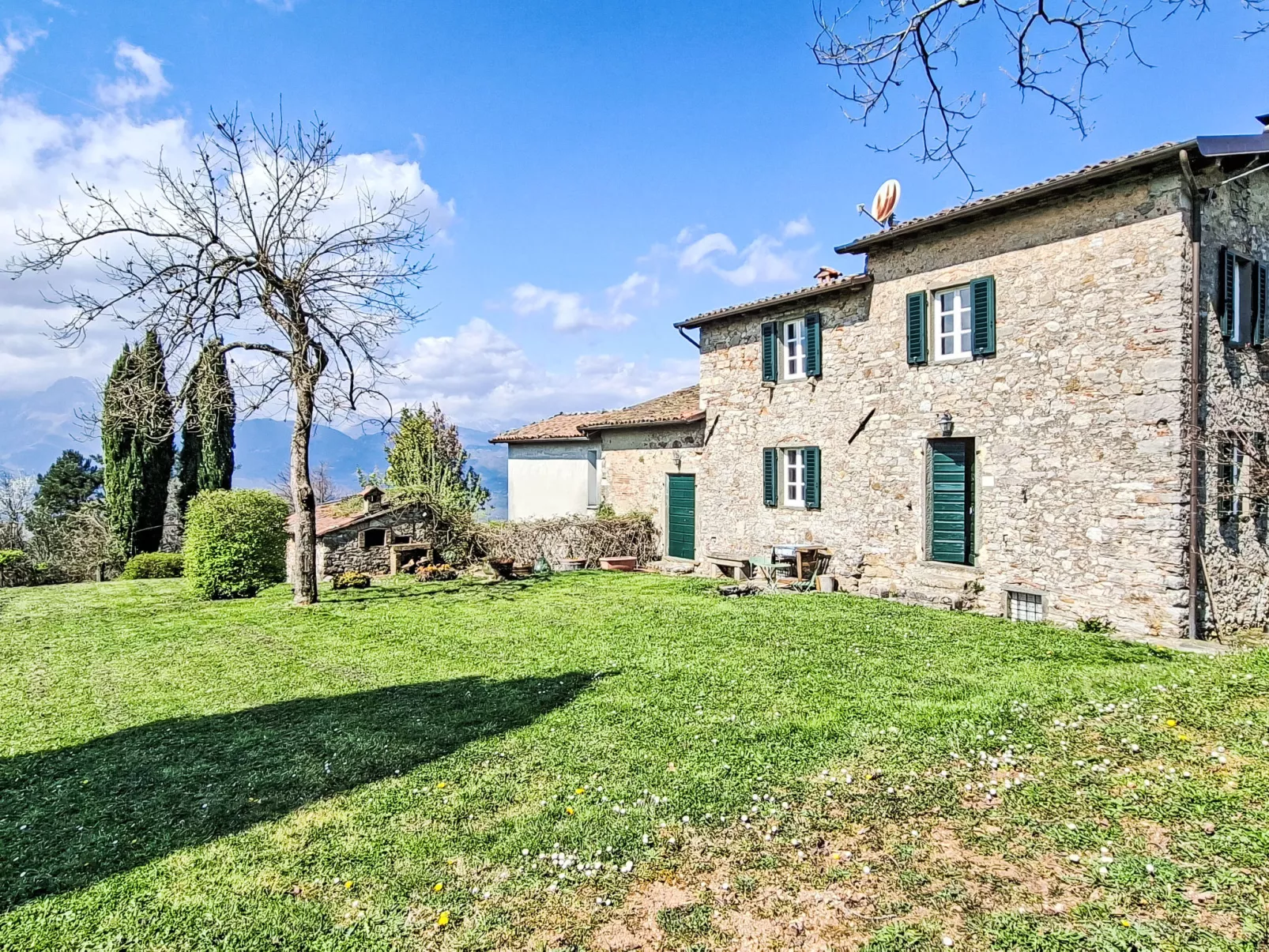 Il Colle di Tiglio - Outside