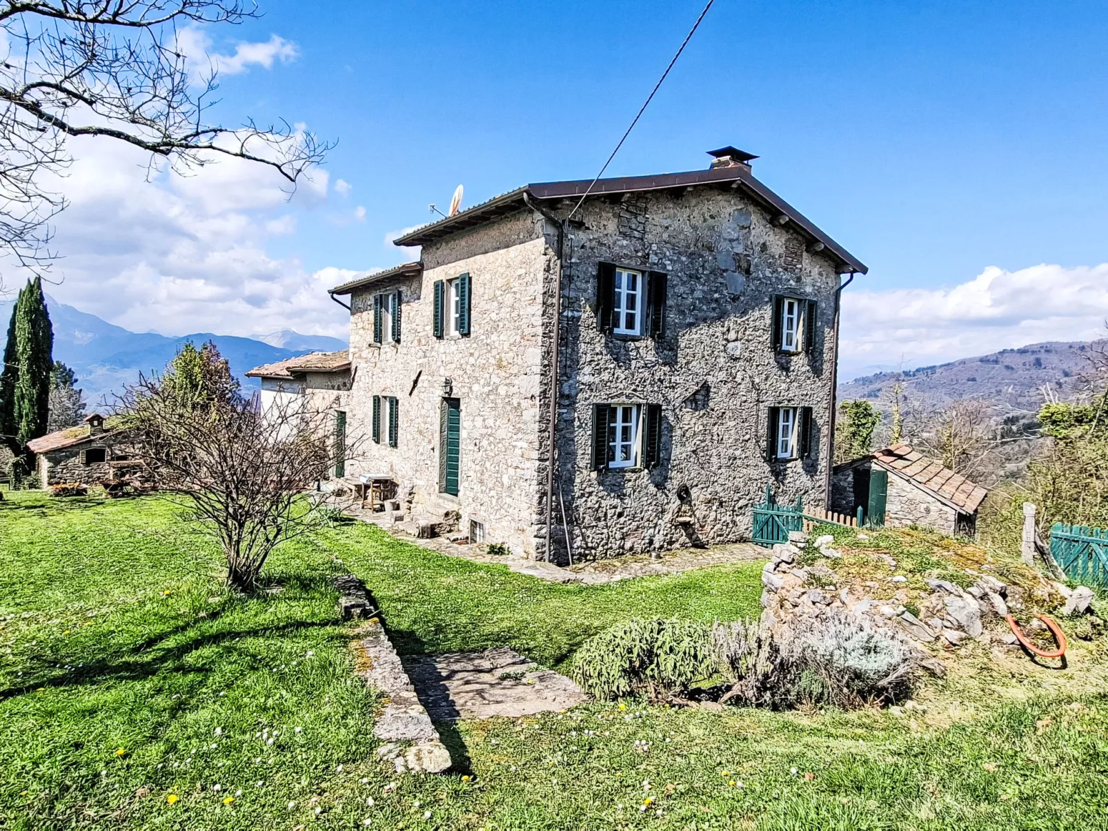 Il Colle di Tiglio - Outside