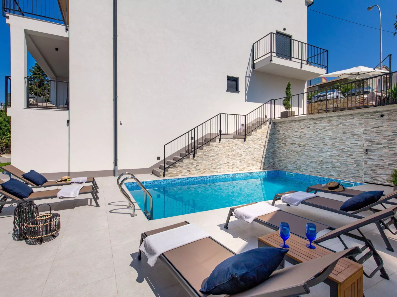 "Sunrise" mit Pool - Image-tags.info