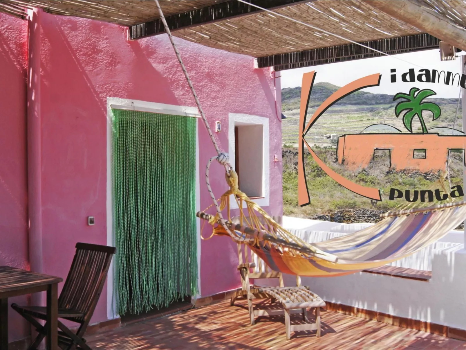 Dammuso mit Terrasse und Meerblick - Outside