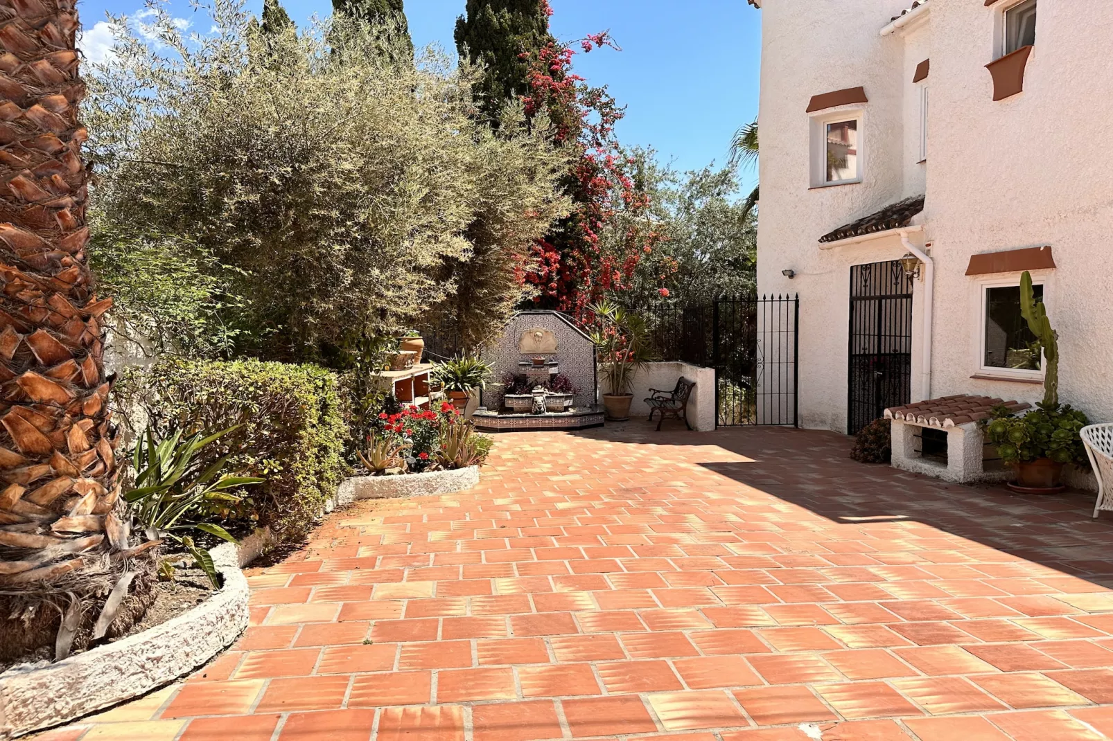 Chimenea 15 Private Pool and Parking by Casasol - Image-tags.garage