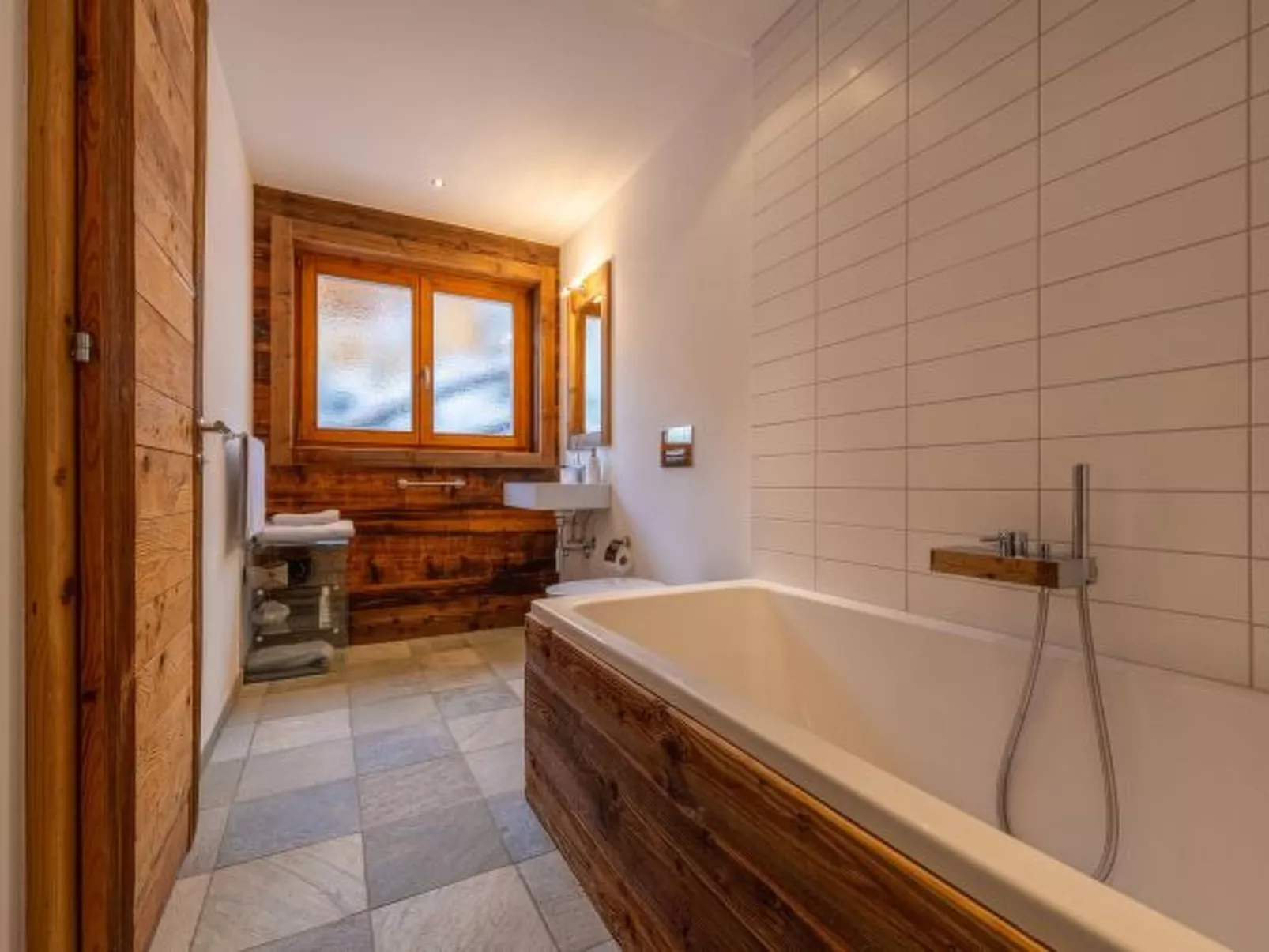 Above the Clouds - spacious chalet with great view - Drinnen