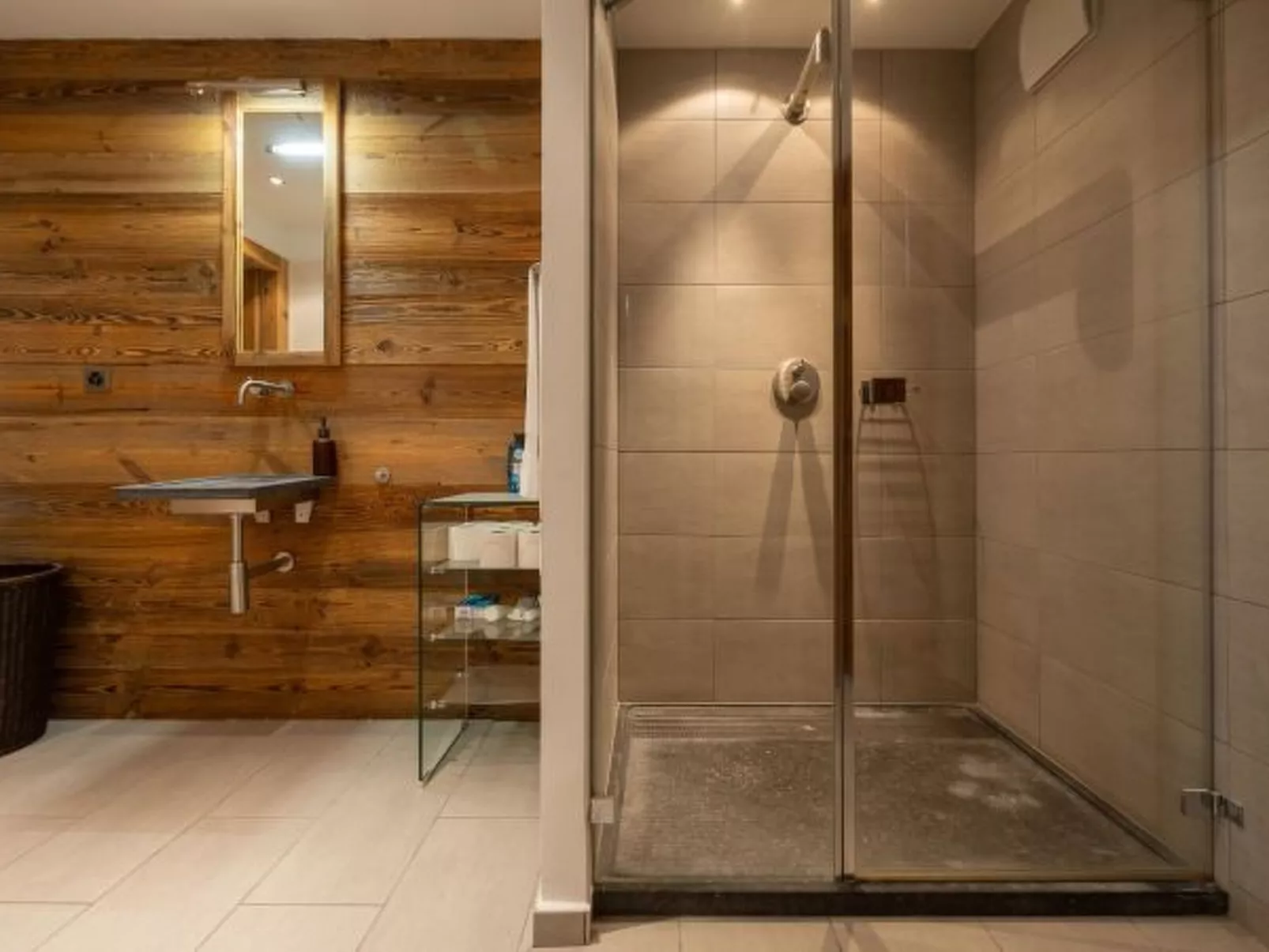 Above the Clouds - spacious chalet with great view - Drinnen