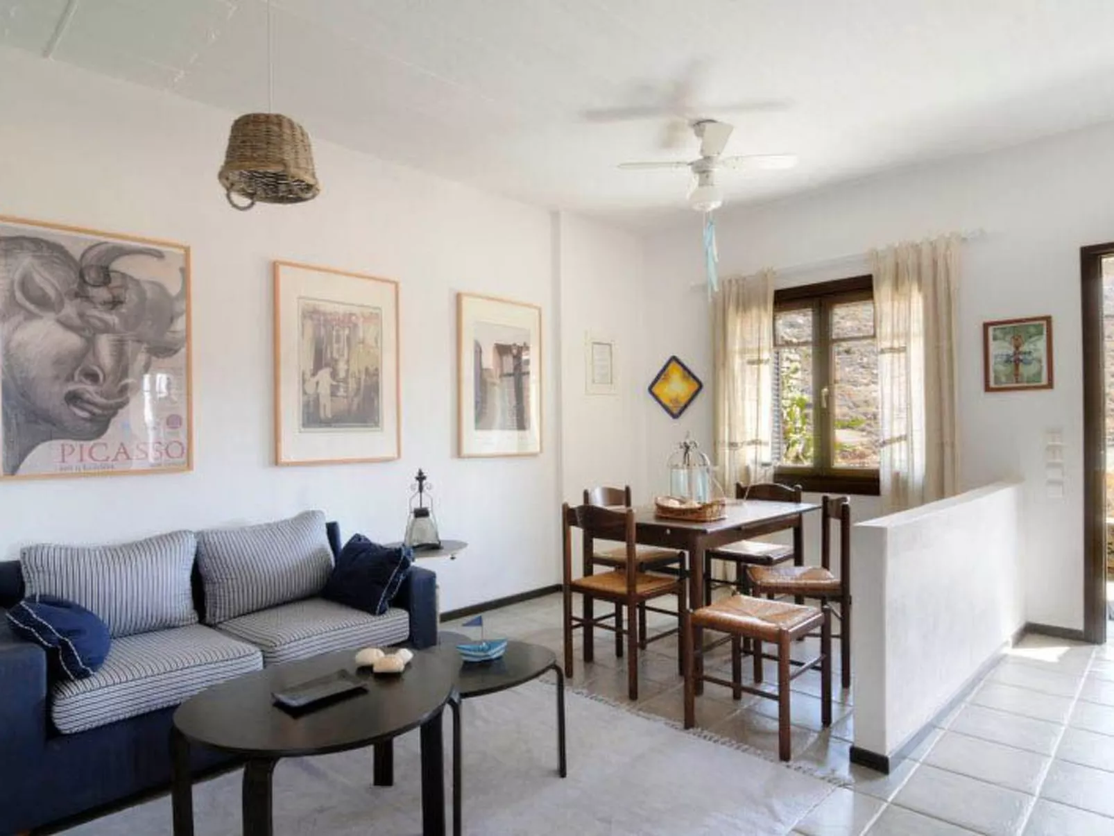 Haus in Kea mit Parkplatz im Freien und Blick auf den Sonnenuntergang - Image-tags.info