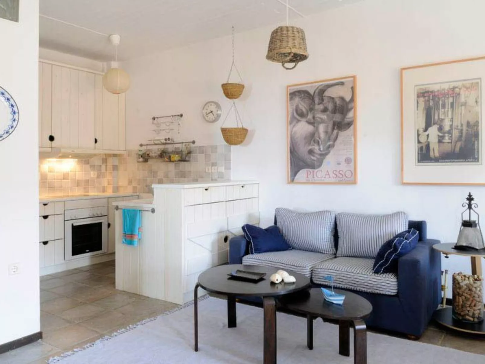 Haus in Kea mit Parkplatz im Freien und Blick auf den Sonnenuntergang - Image-tags.info