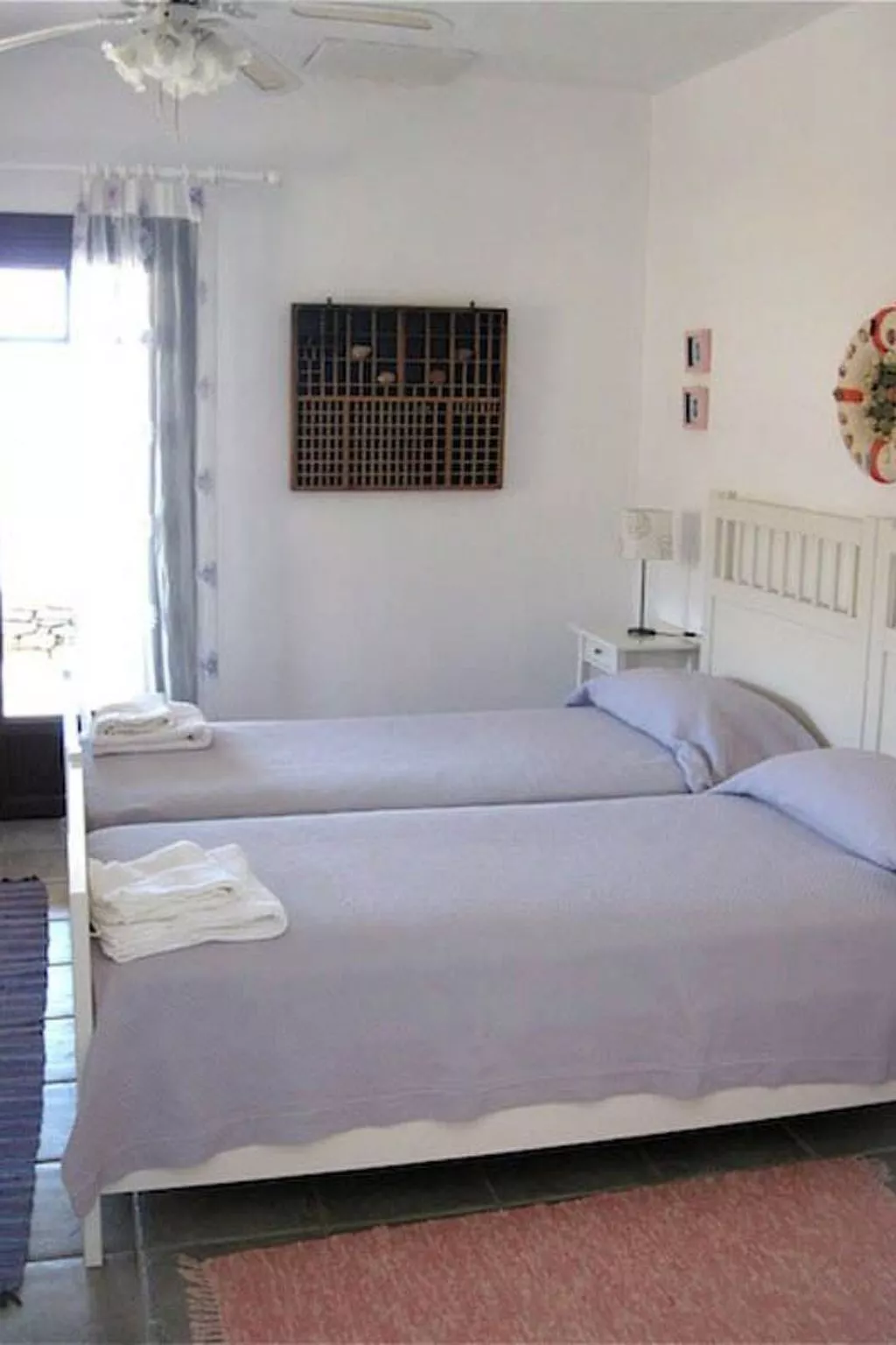 Haus in Kea mit Parkplatz im Freien und Blick auf den Sonnenuntergang - Image-tags.info