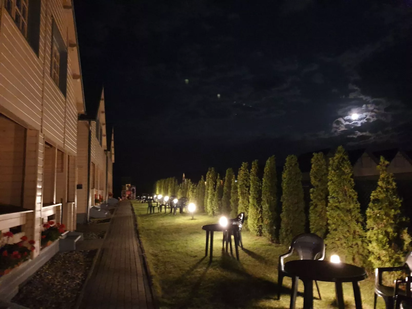 "Ferienwohnung" mitten im Grünen - Draußen