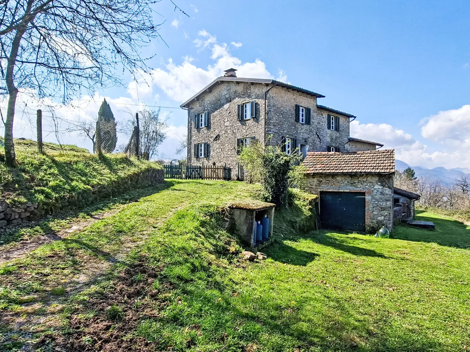 Il Colle di Tiglio - Outside