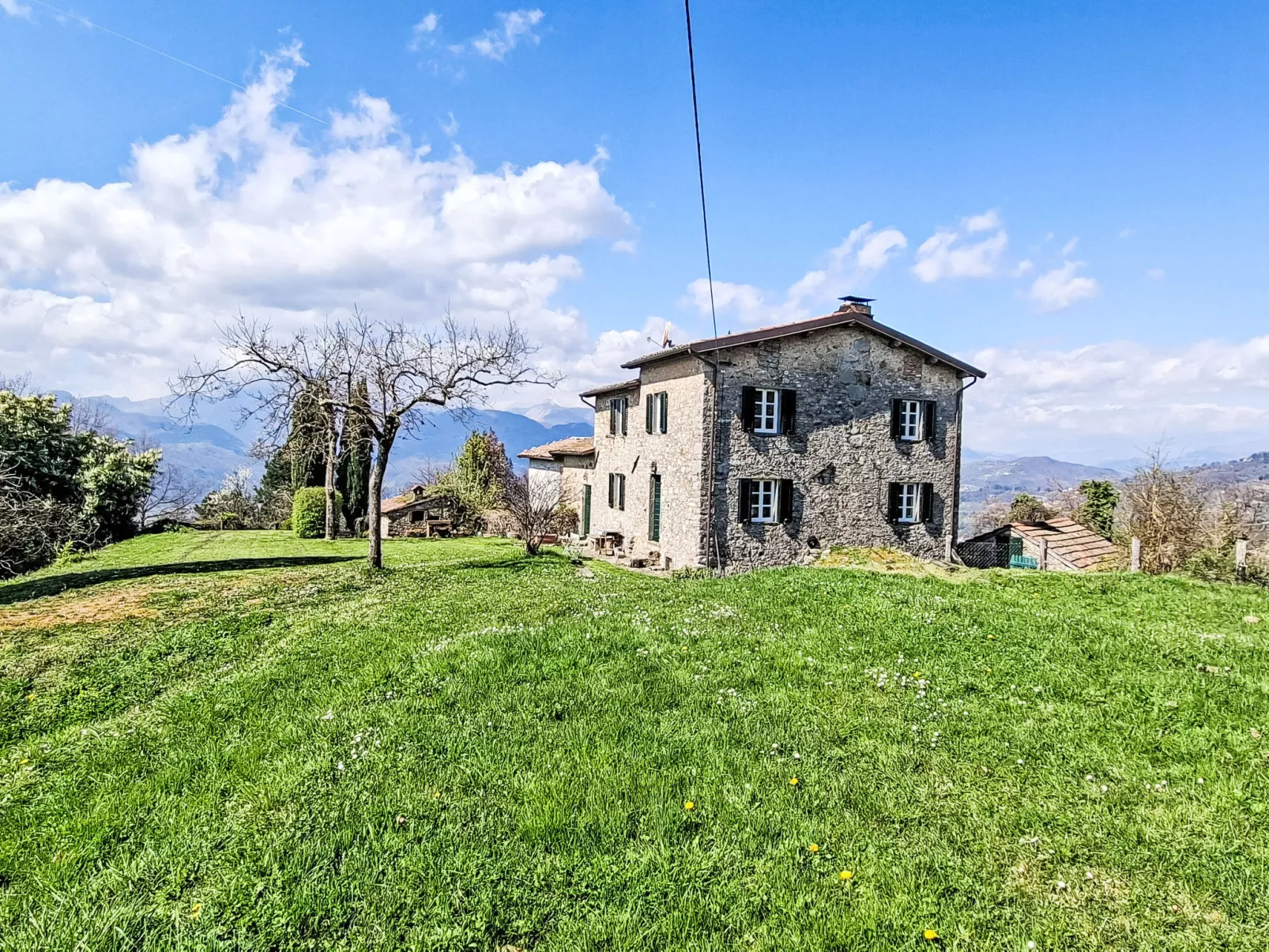 Il Colle di Tiglio - Outside