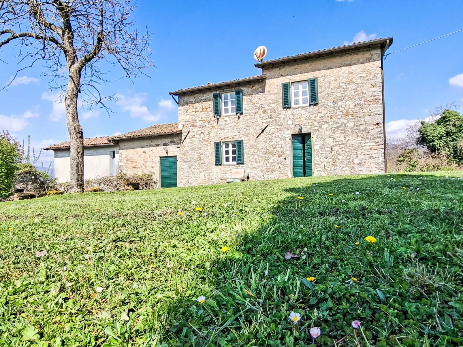 Il Colle di Tiglio - Outside