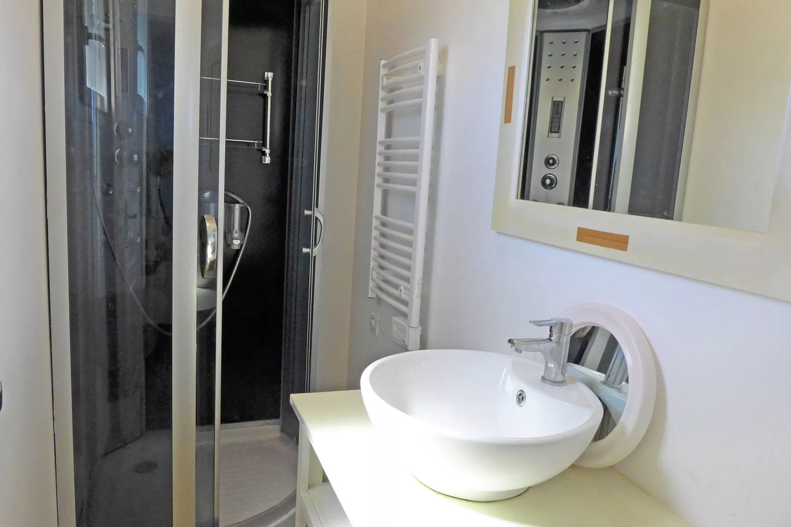 Belle villa avec piscine privée - NARBONNE-Badezimmer