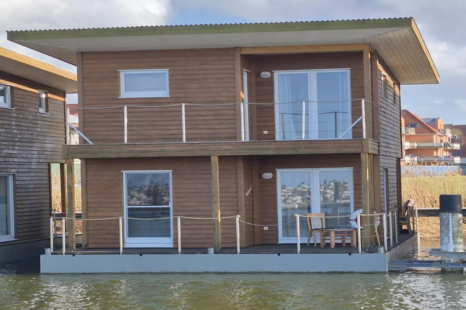 Floating House 2 - Classic / 4 Personen
