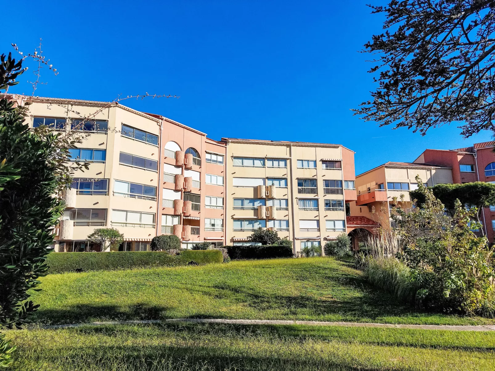 Les Marines d'Aryana - Dehors