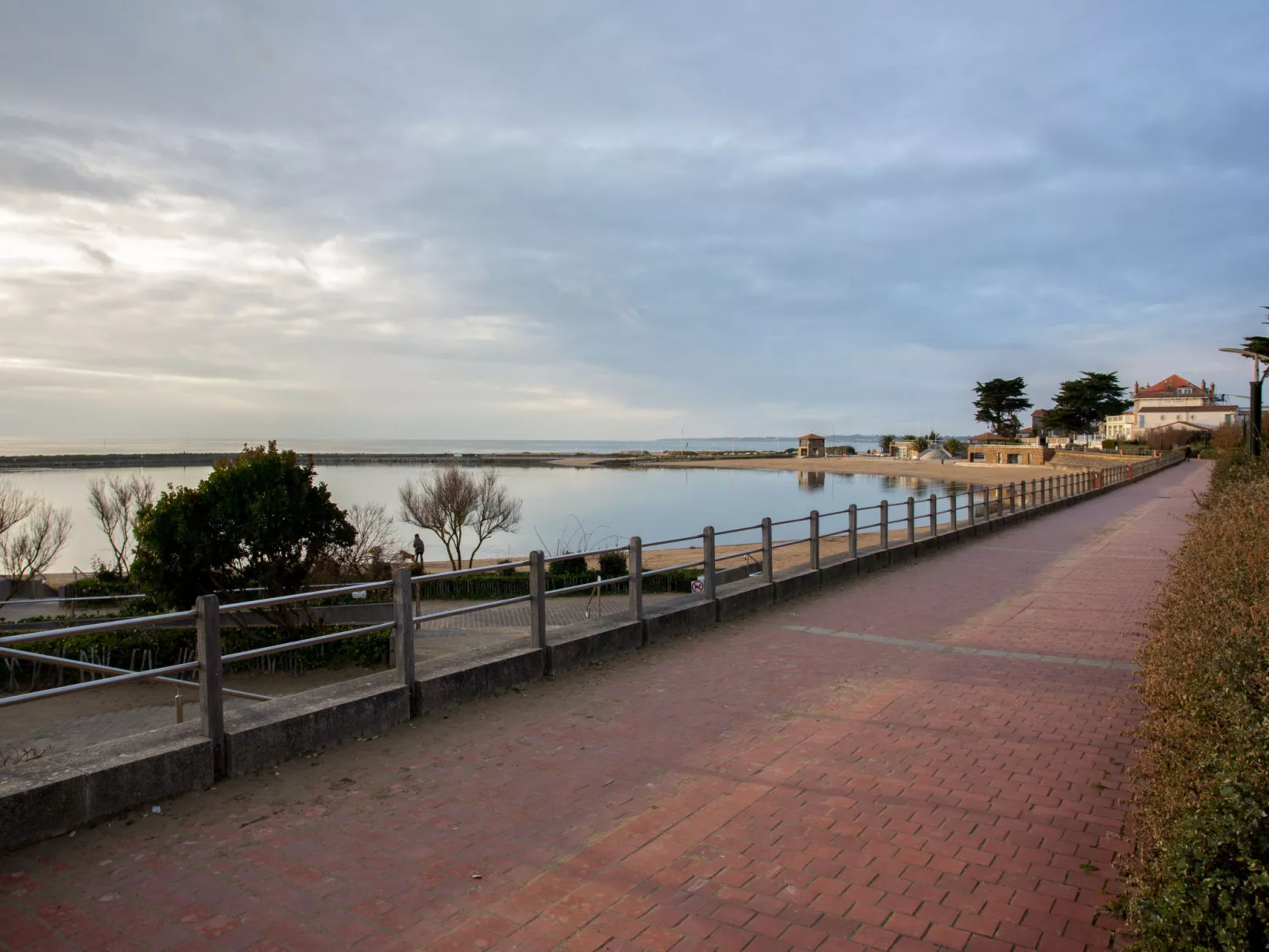 Les Gobions - Outside