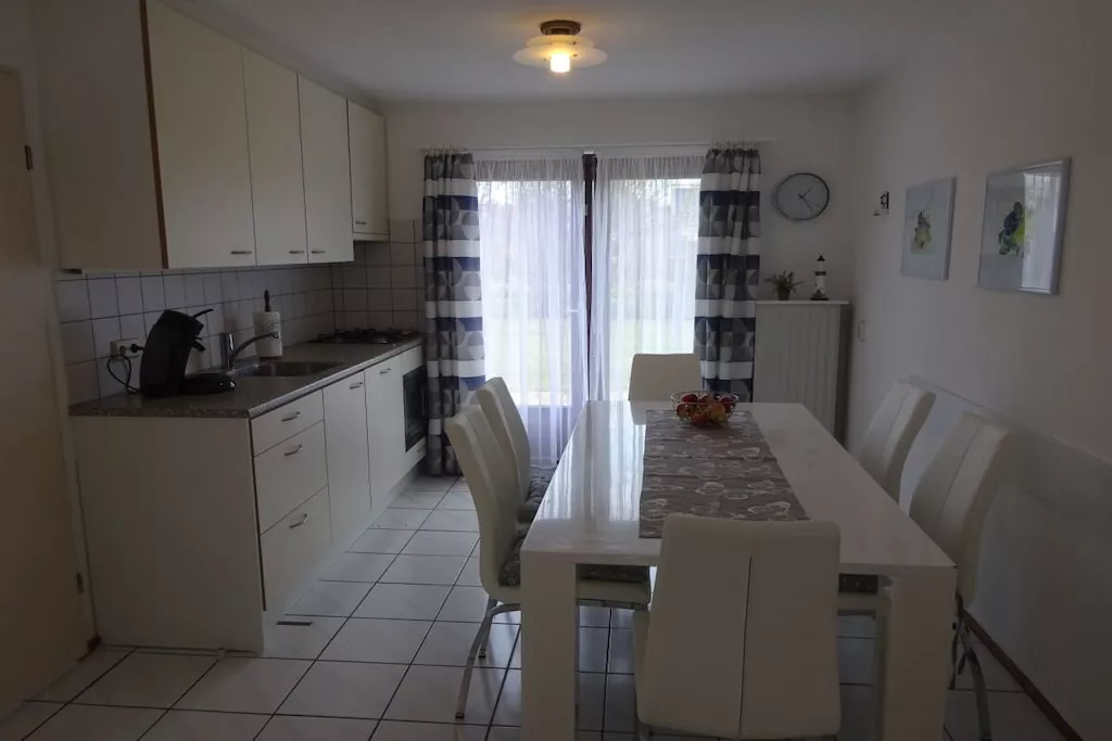 394165 - Dining room