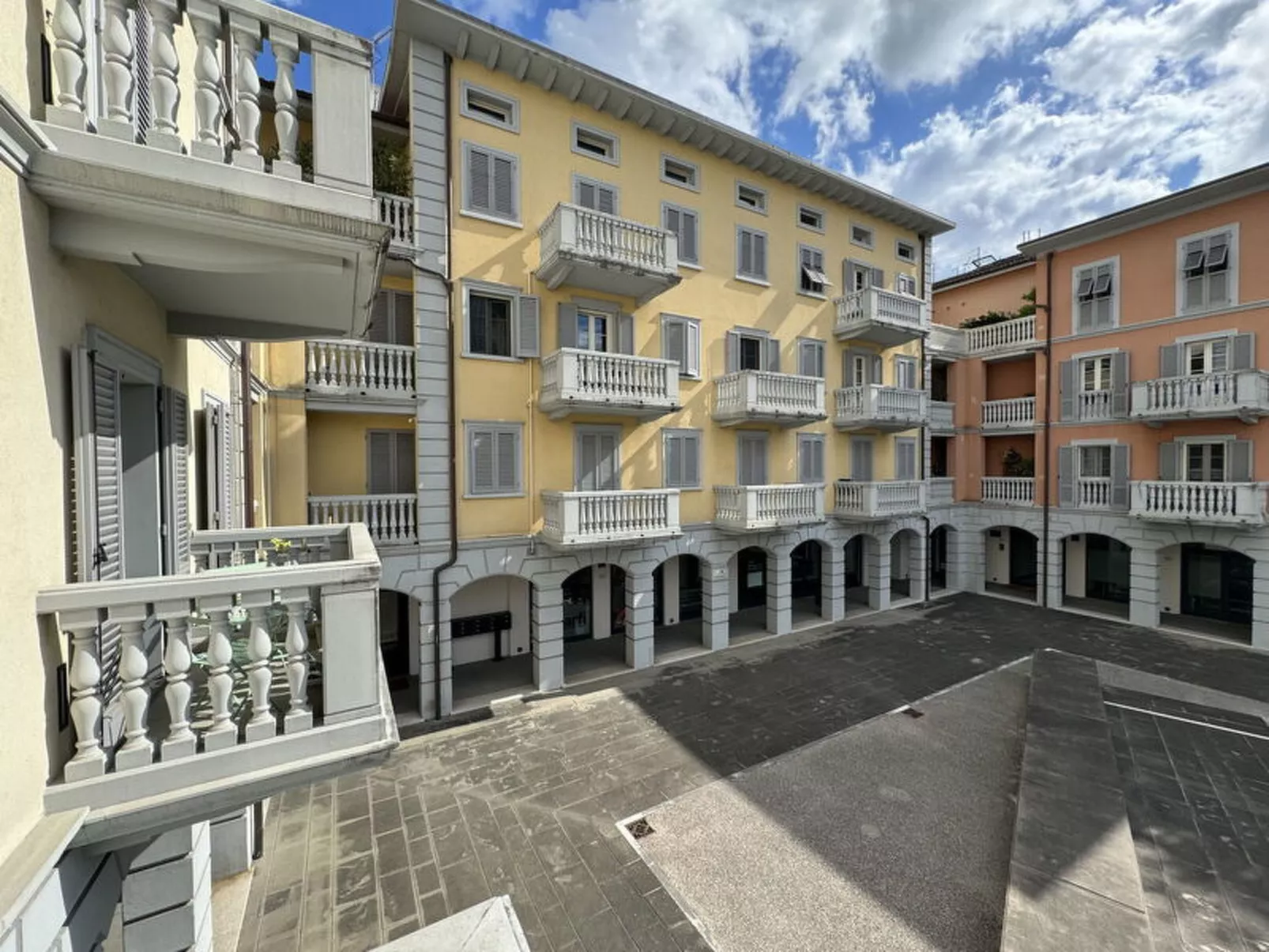 Galleria Degli Artisti - Outside