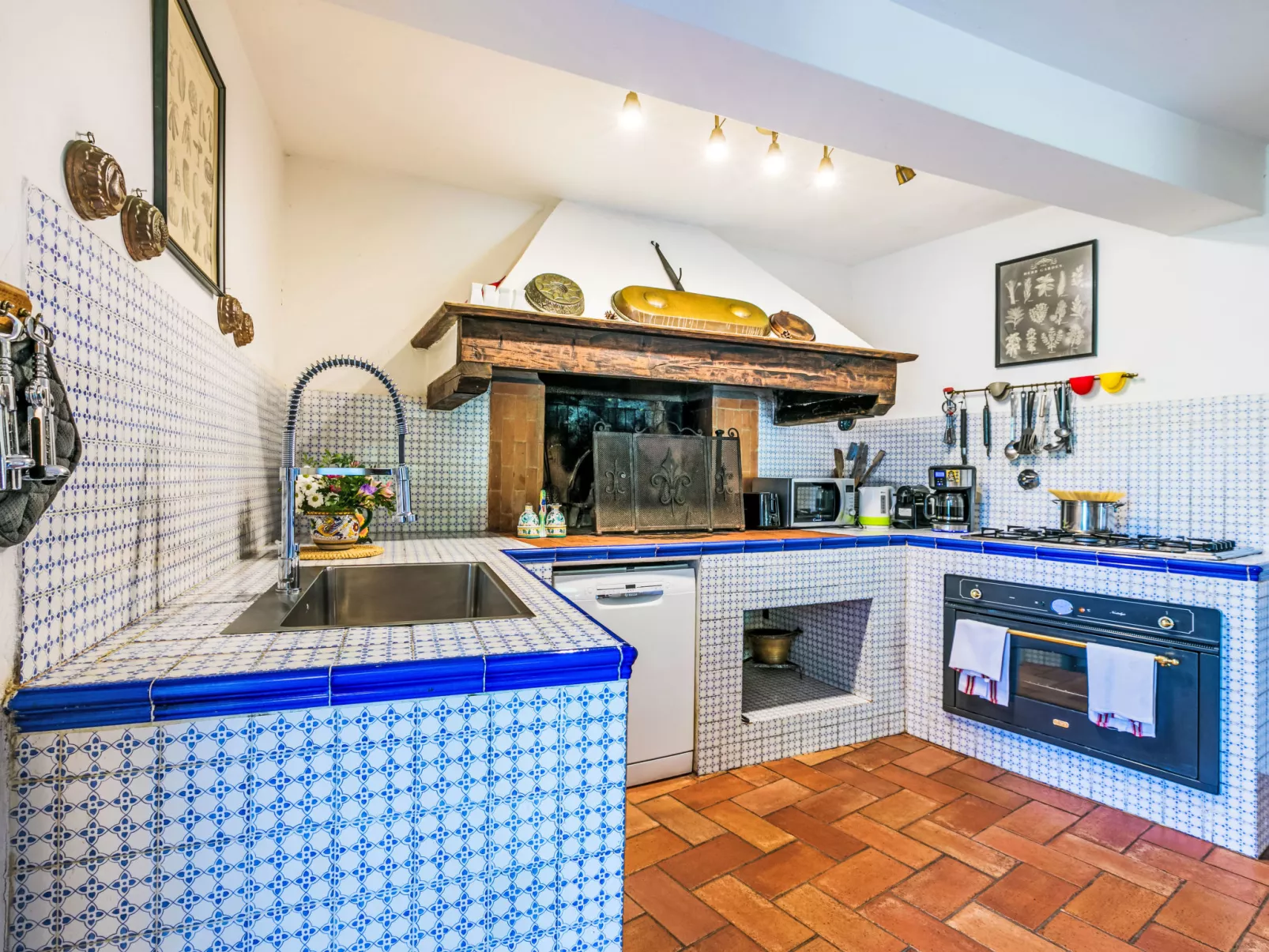 Borgo Castagnoli - Drinnen