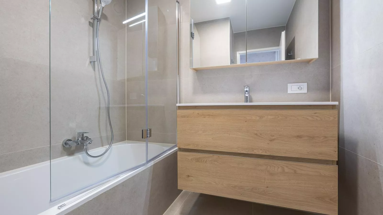 Espace II - 0102 + box 2 (Magnum) - Badezimmer