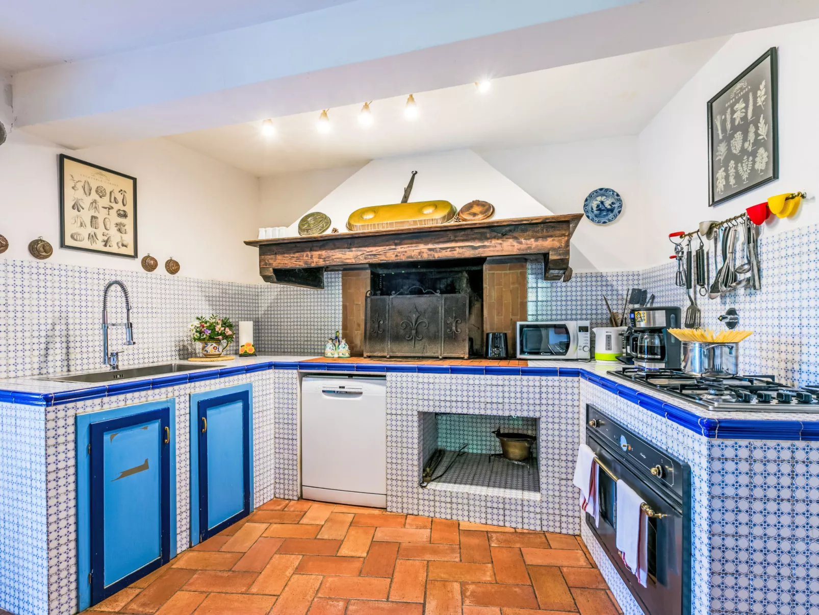 Borgo Castagnoli - Drinnen